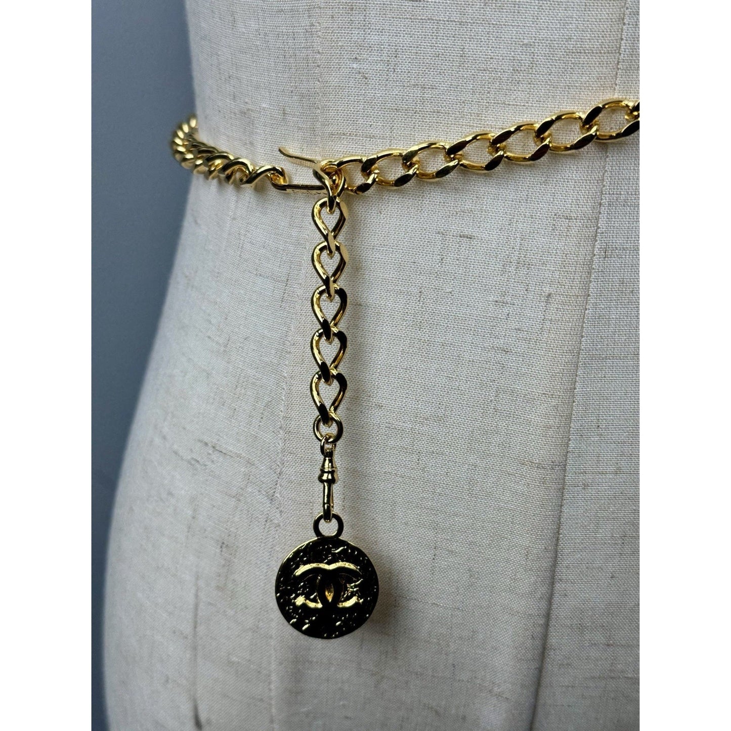 LAYAWAY: Chanel Gold-plated Metal Chain Belt with CC Logo Medallion K-1 (Copy)