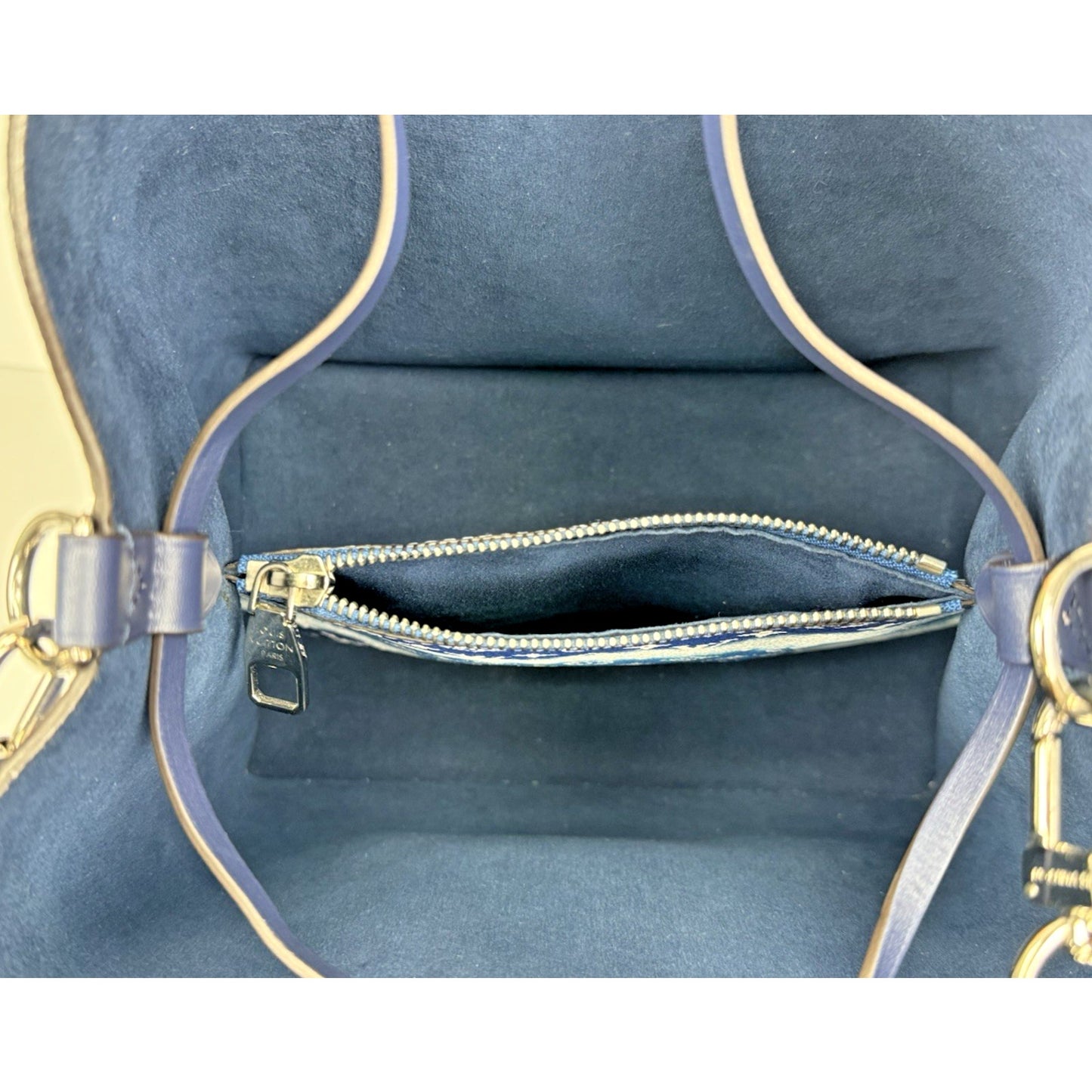 Louis Vuitton NeoNoe MM Bucket Bag in Blue Escale Monogram Canvas D-7