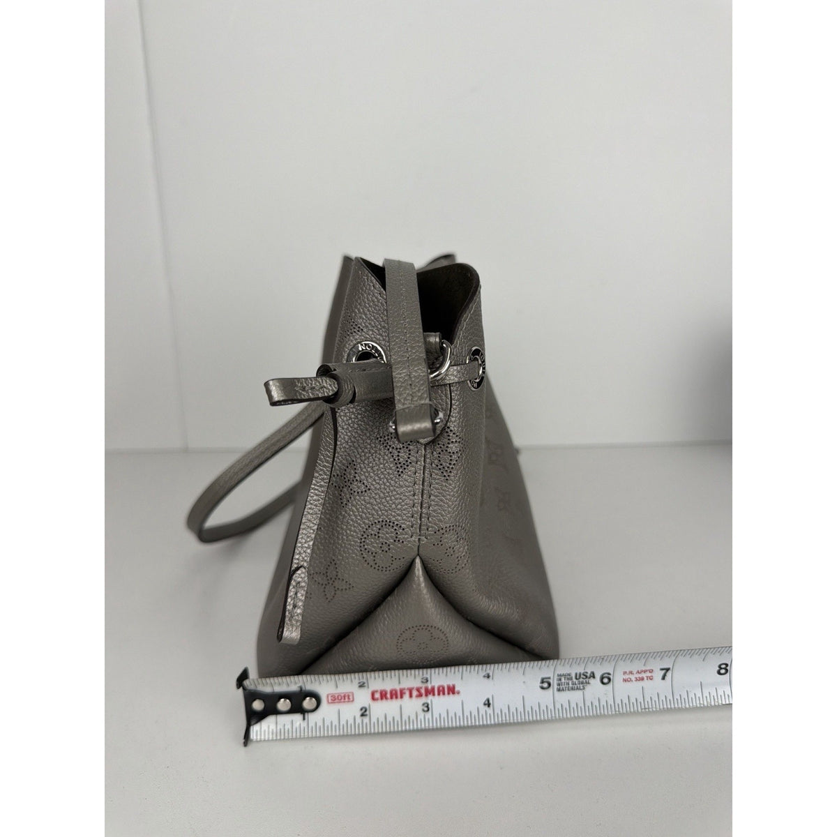 Louis Vuitton Bella Drawstring Medium Bucket Bag in Silver Mahina Leather NFC D8