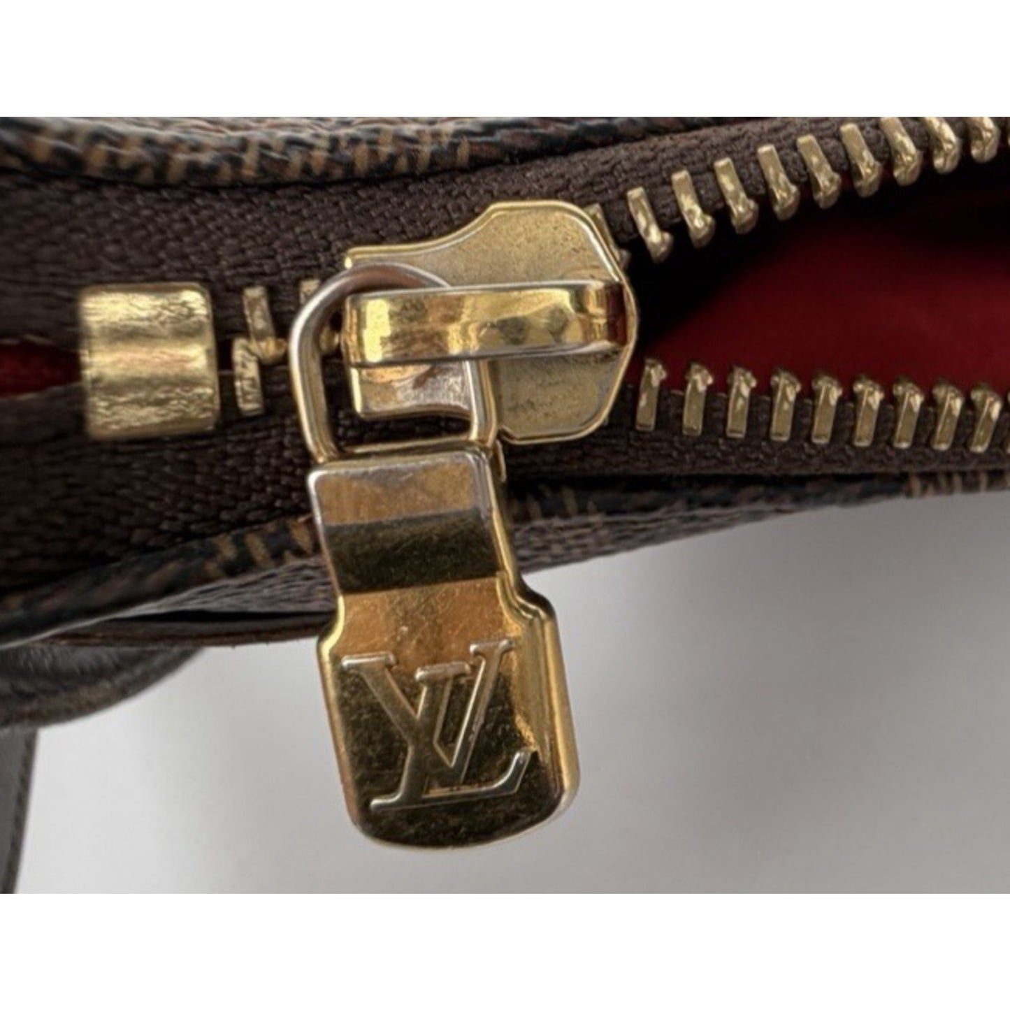 Louis Vuitton Damier Ebene Bloomsbury GM Shoulder Bag (2009) S05