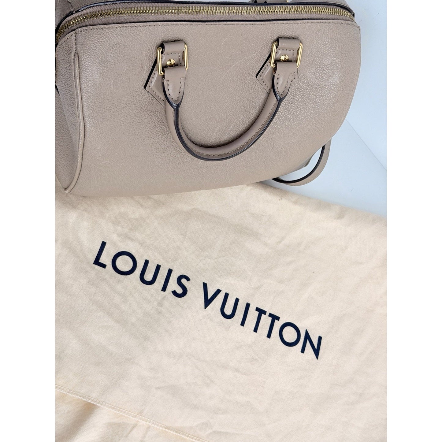 Louis Vuitton Speedy Bandouliere 25 Bag in Tourterelle Monogram Leather NFC C3