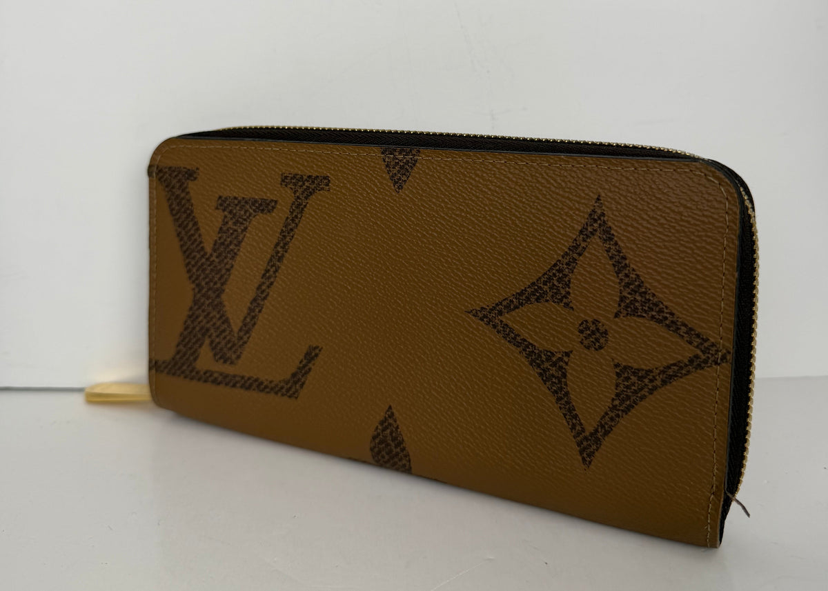Louis Vuitton Monogram Giant Reverse Zippy Wallet in Brown Coated Canvas Y