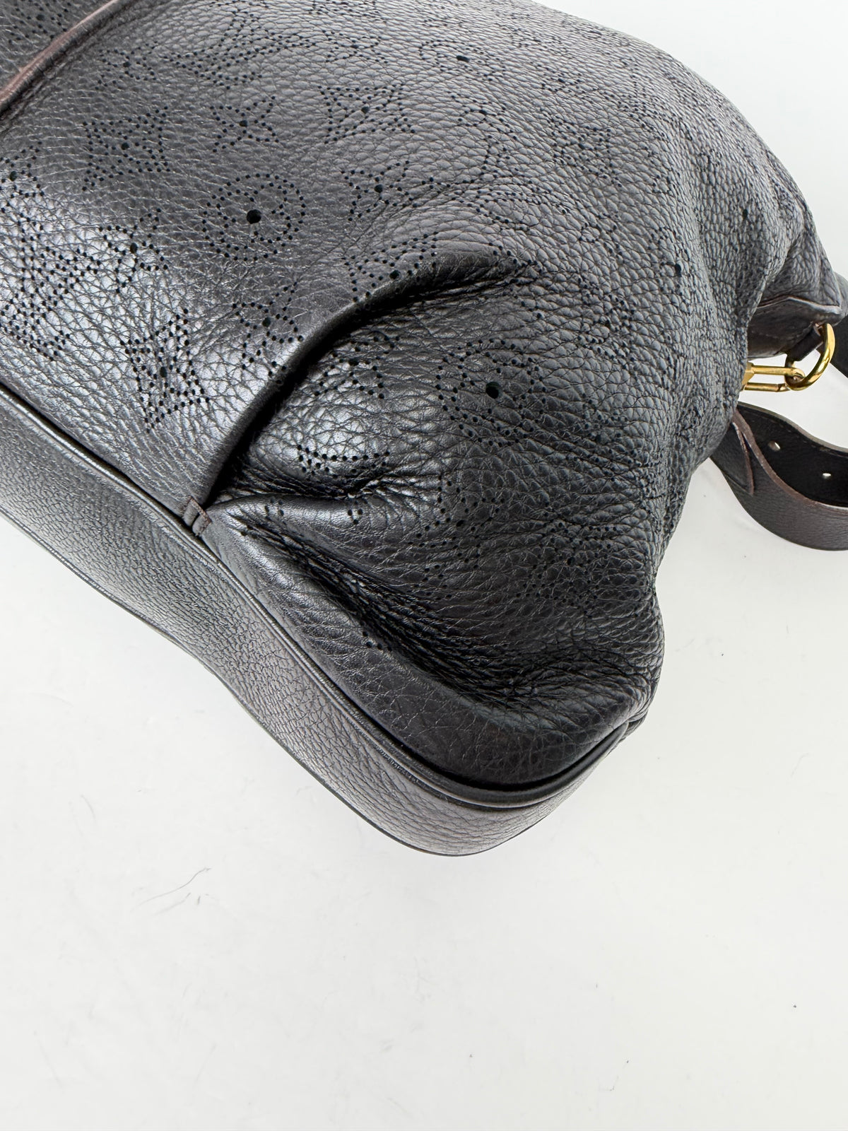 Louis Vuitton Monogram Mahina Selene MM Shoulder Bag in Black Leather YC1