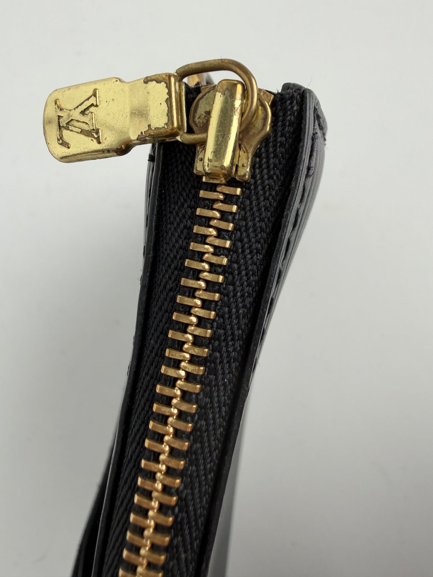 Louis Vuitton Pochette Accessoires Bag Vintage in Black Epi Leather 2000 S-05