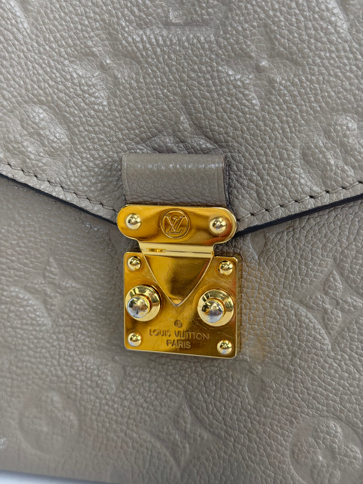 Louis Vuitton Pochette Metis Bag in Beige Monogram Empreinte Leather NFC YE-5