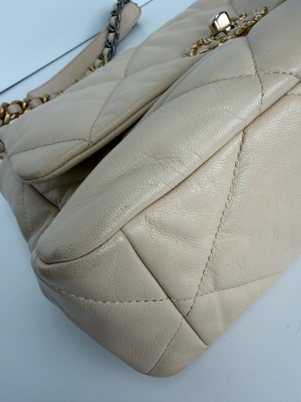 Chanel 19 Flap Bag in Beige Leather 2020 YF4