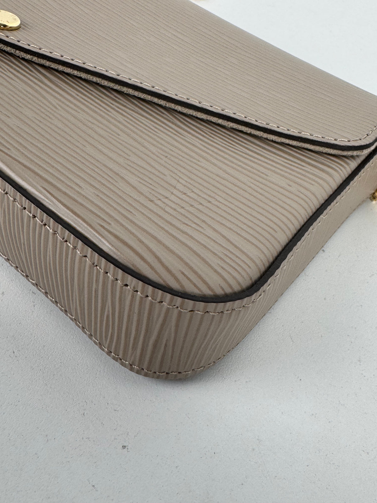 Louis Vuitton Felicie Pochette Chain Wallet in Epi Leather NFC YS11