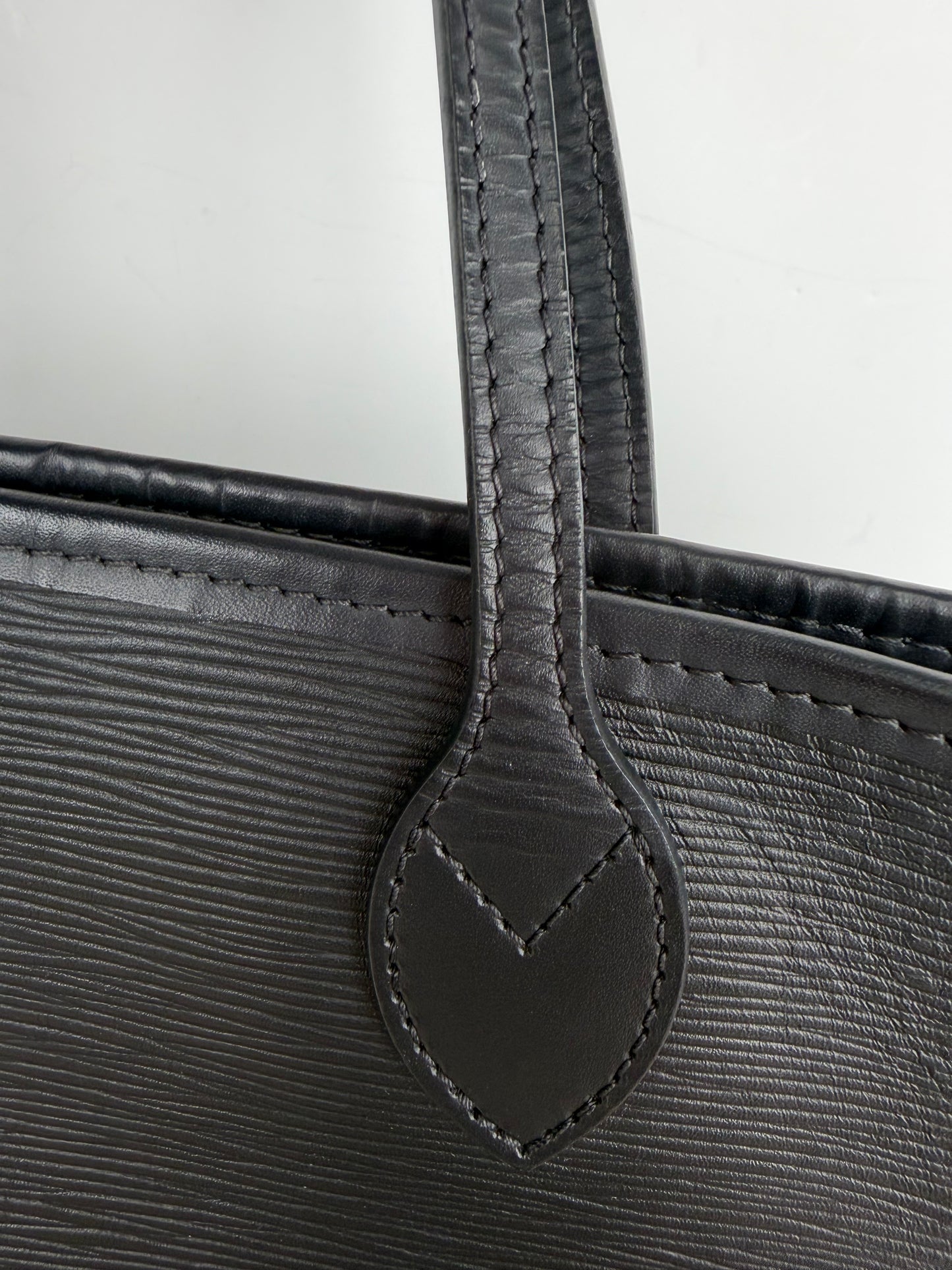 Louis Vuitton Neverfull MM Tote Bag in Black Epi Leather NFC YC-6
