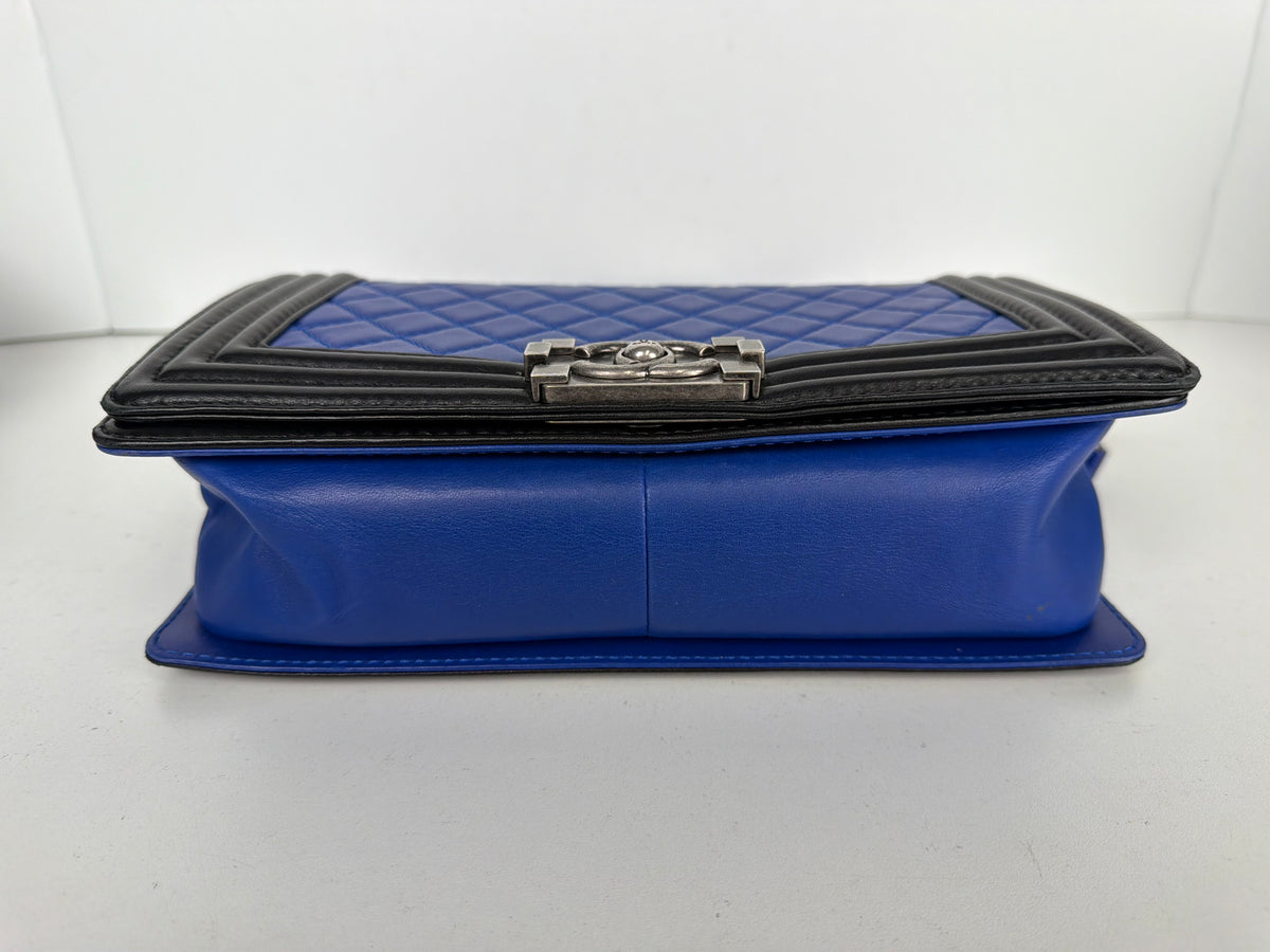 Chanel Medium Boy Bag in Blue & Black Quilted Lambskin Leather 2014 D8
