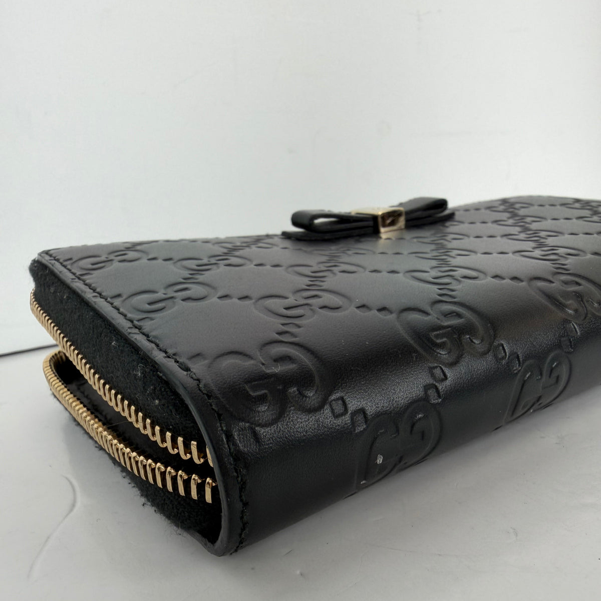 Gucci Guccissima Bow Zip Around Wallet in Black Leather Y