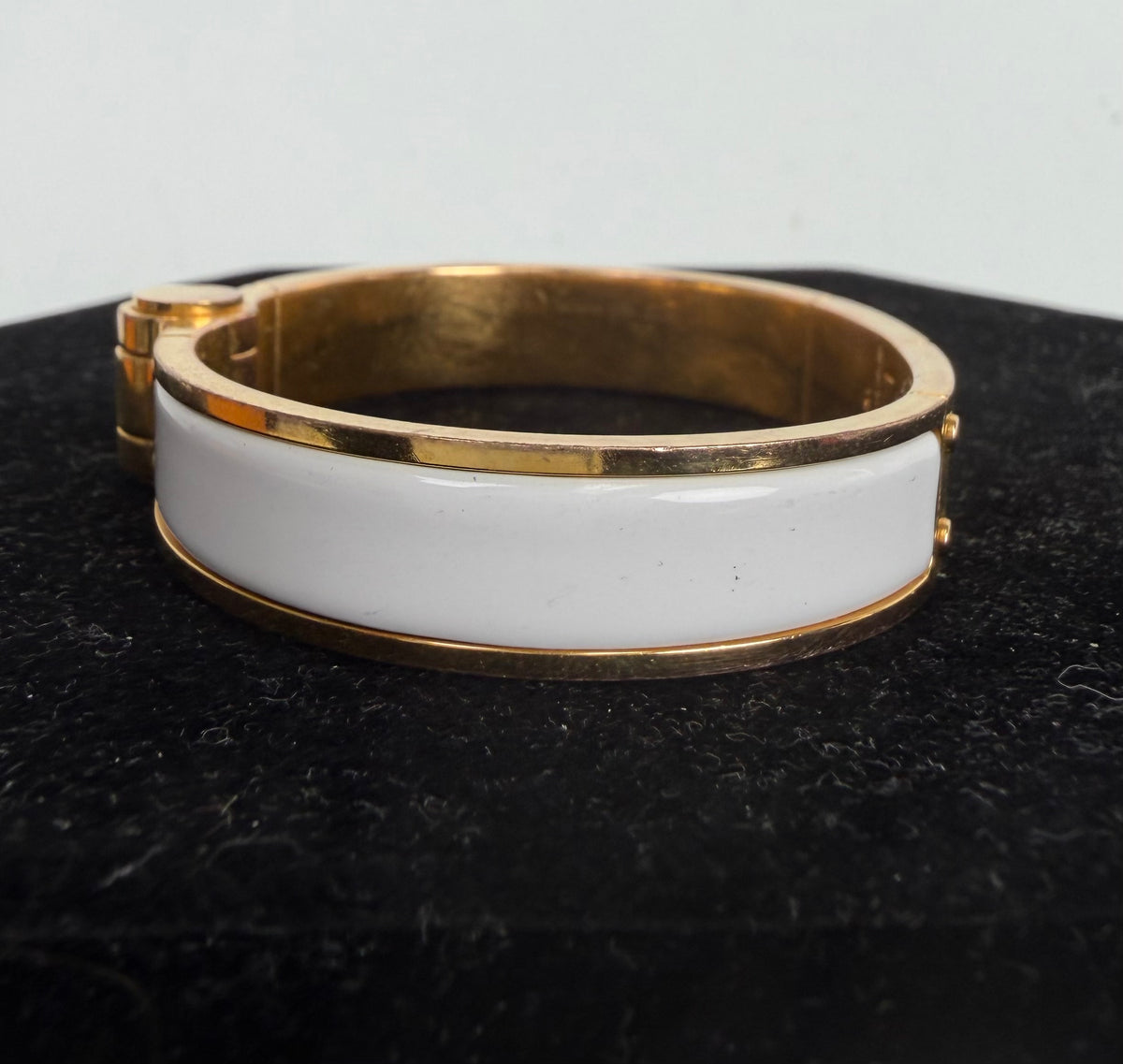 Hermes Charniere Uni Hinged Narrow Bangle Bracelet in White Enamel 18k Gold Plated K1