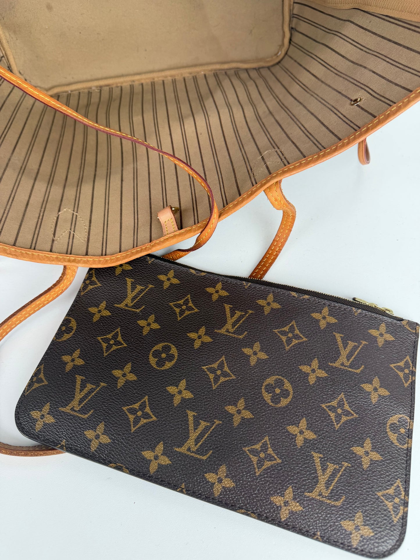 Louis Vuitton Monogram Neverfull Tote Bag MM in Brown LV Monogram Coated Canvas 2019 YS