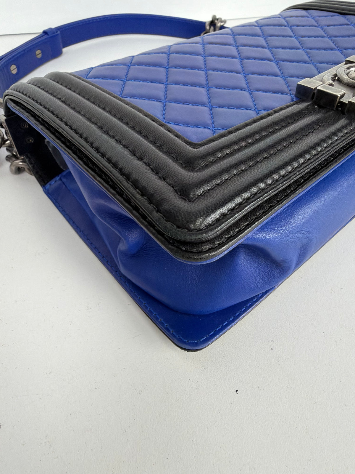 Chanel Medium Boy Bag in Blue & Black Quilted Lambskin Leather 2014 D8