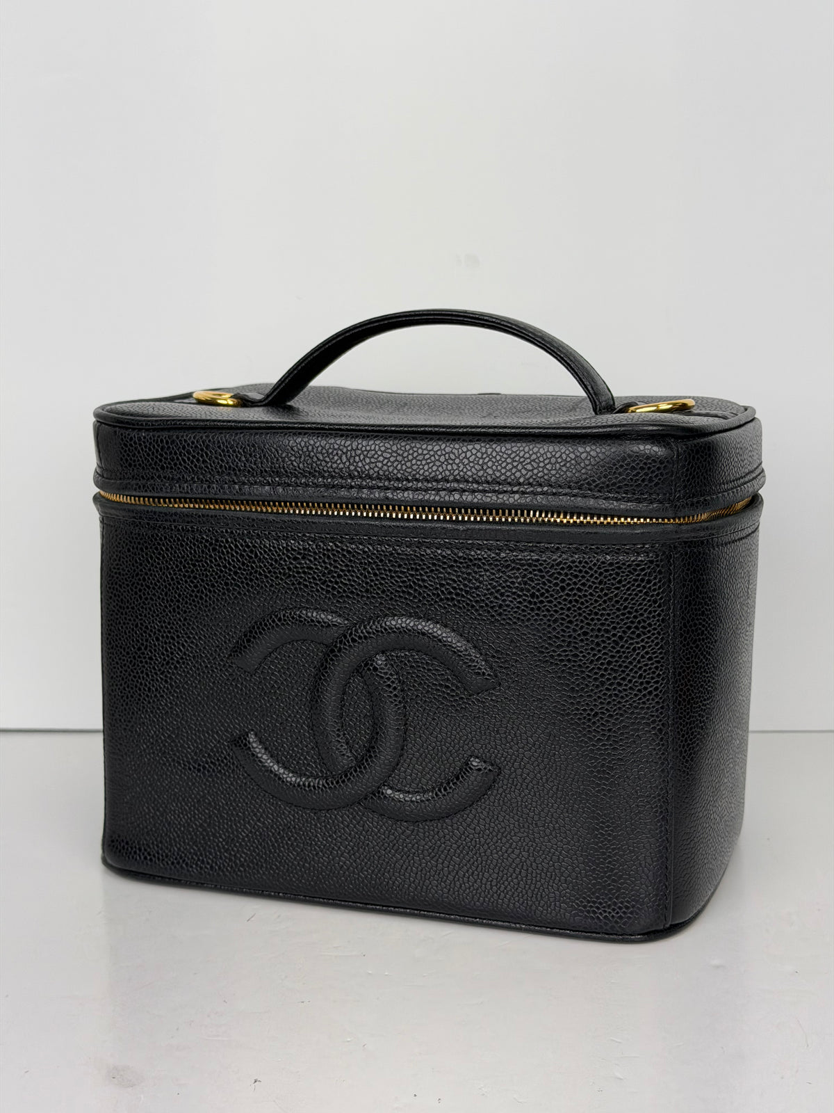 Chanel CC Logo Vanity Case Vintage in Black Caviar Leather 1996-1997 YU-3