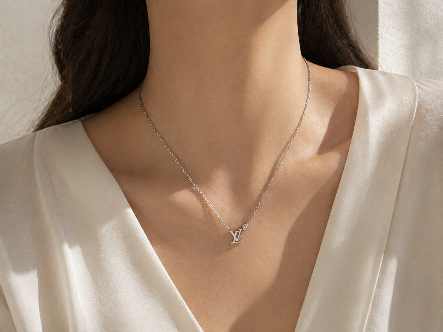 Louis Vuitton Idylle Blossom Pendant Necklace 18K White Gold with Diamond