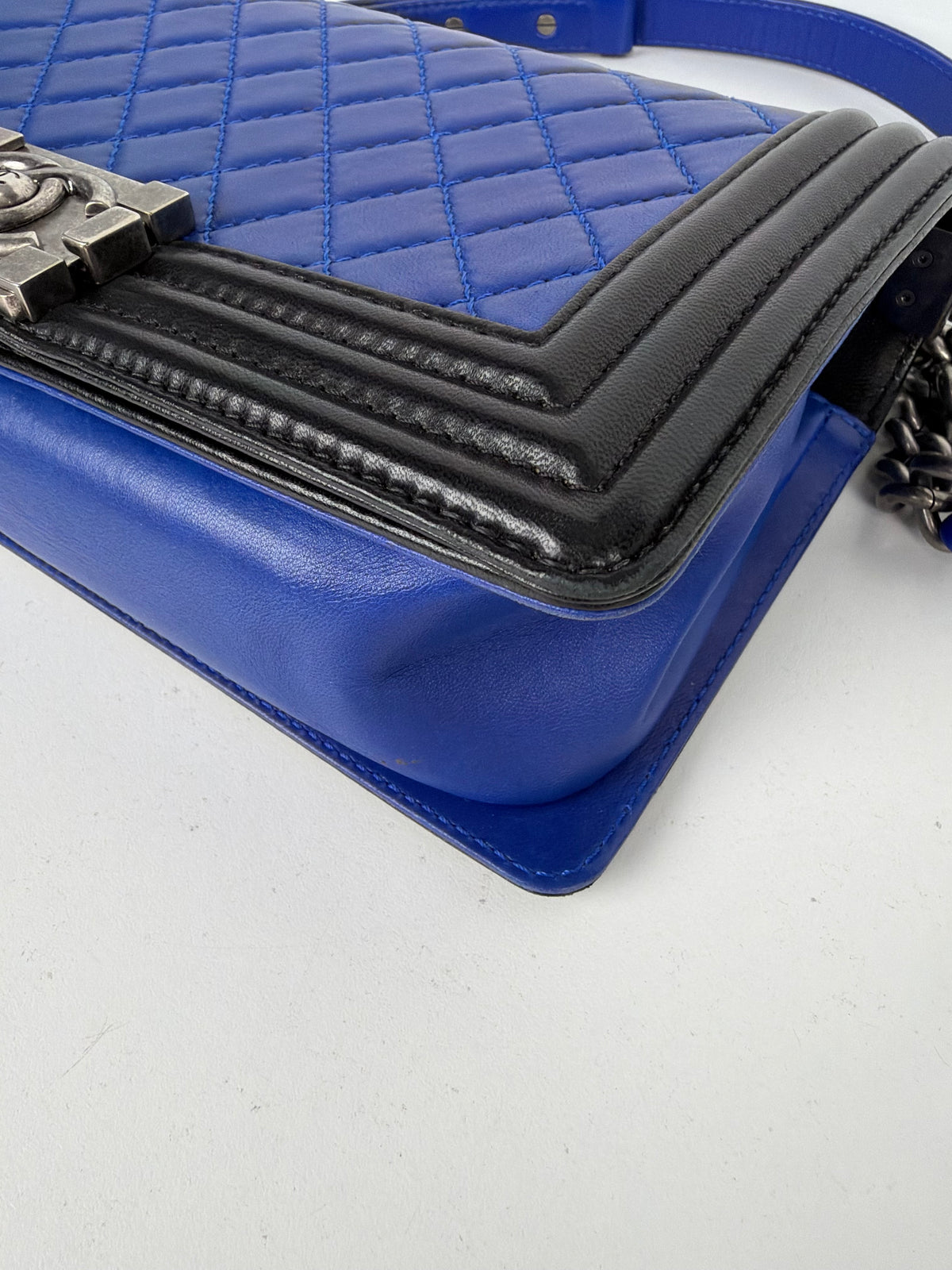 Chanel Medium Boy Bag in Blue & Black Quilted Lambskin Leather 2014 D8