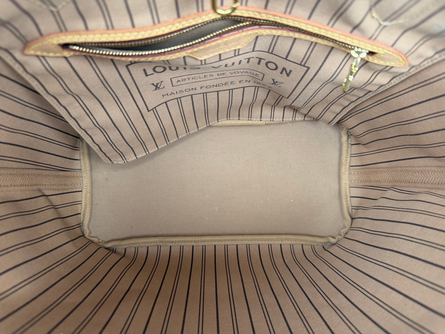 Louis Vuitton Monogram Neverfull MM Tote Bag in LV Monogram Canvas NFC S