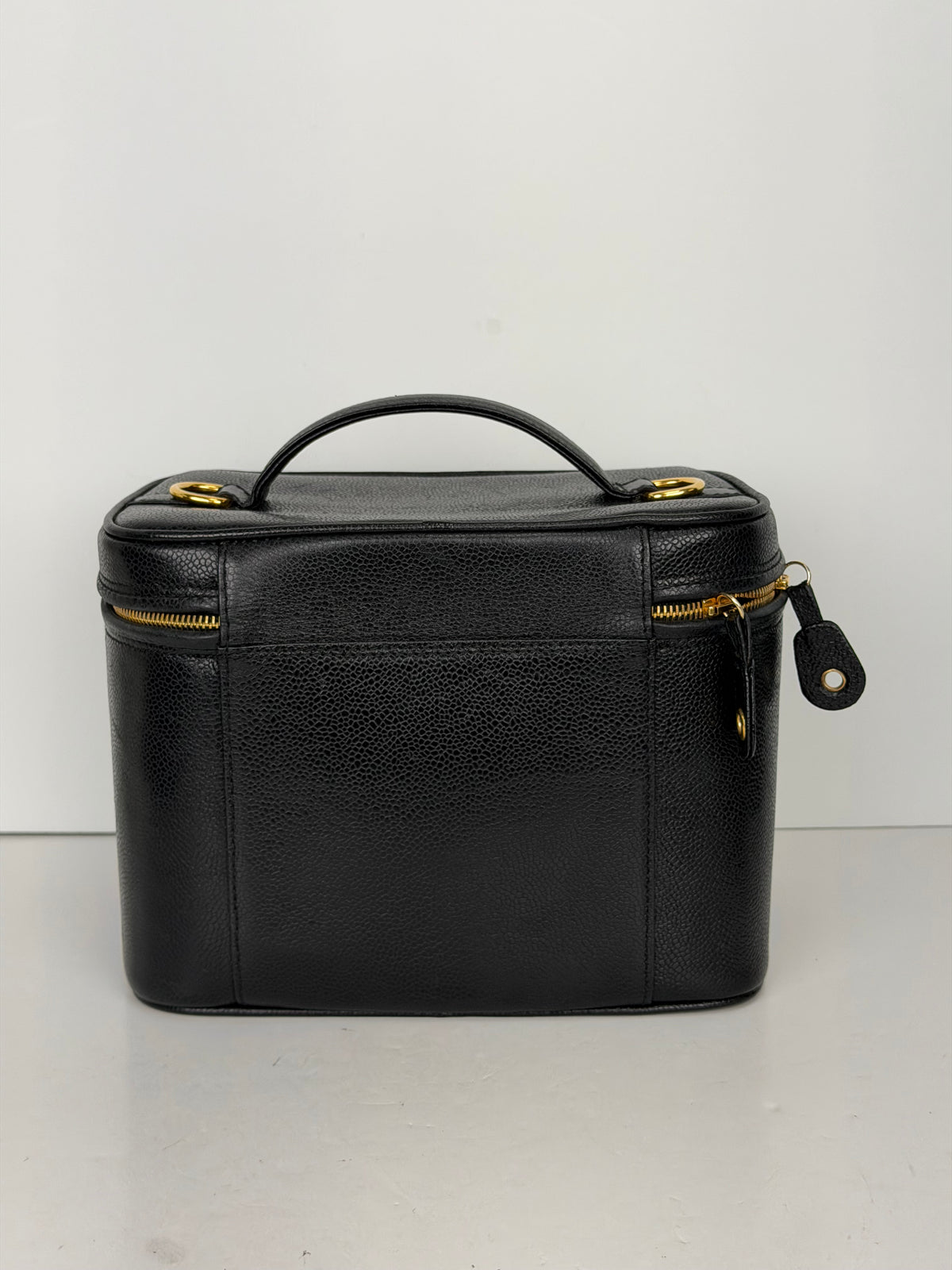 Chanel CC Logo Vanity Case Vintage in Black Caviar Leather 1996-1997 YU-3