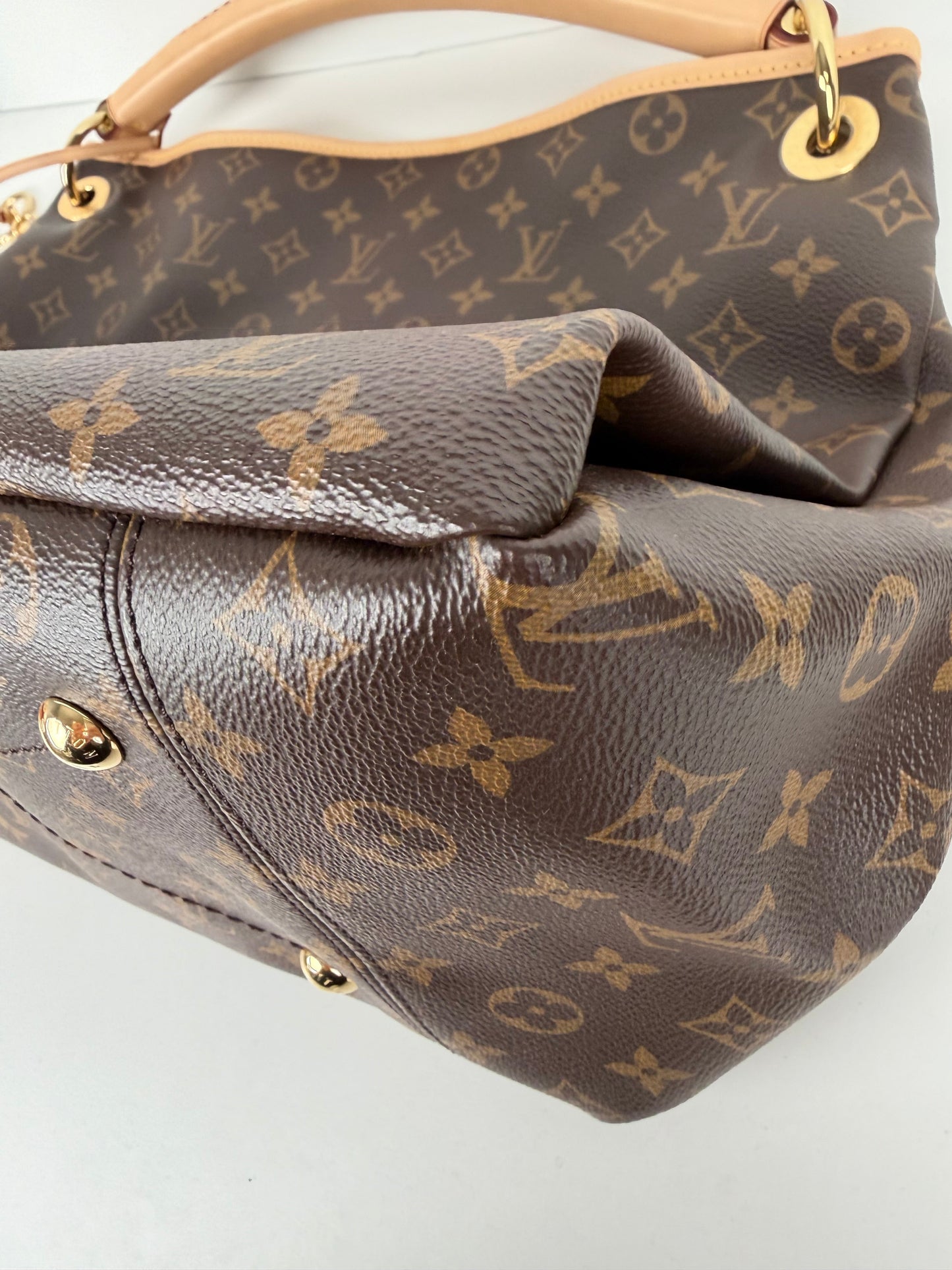 Louis Vuitton Artsy MM Handbag in Brown LV Monogram Coated Canvas YD-4