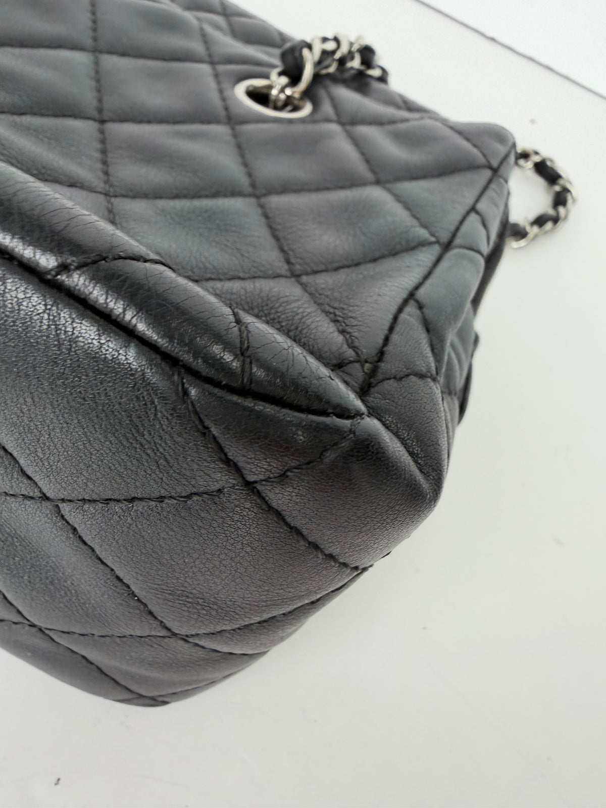 Chanel In The Business Shoulder Bag in Quilted Leather Silver-Tone Hardware 2011  YC3
