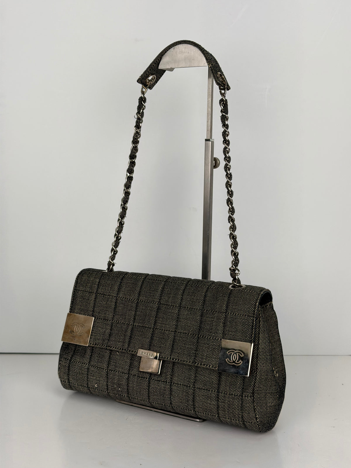 Chanel Chocolate Bar Flap Shoulder Bag Vintage in Grey Denim 2002-2003 YS10