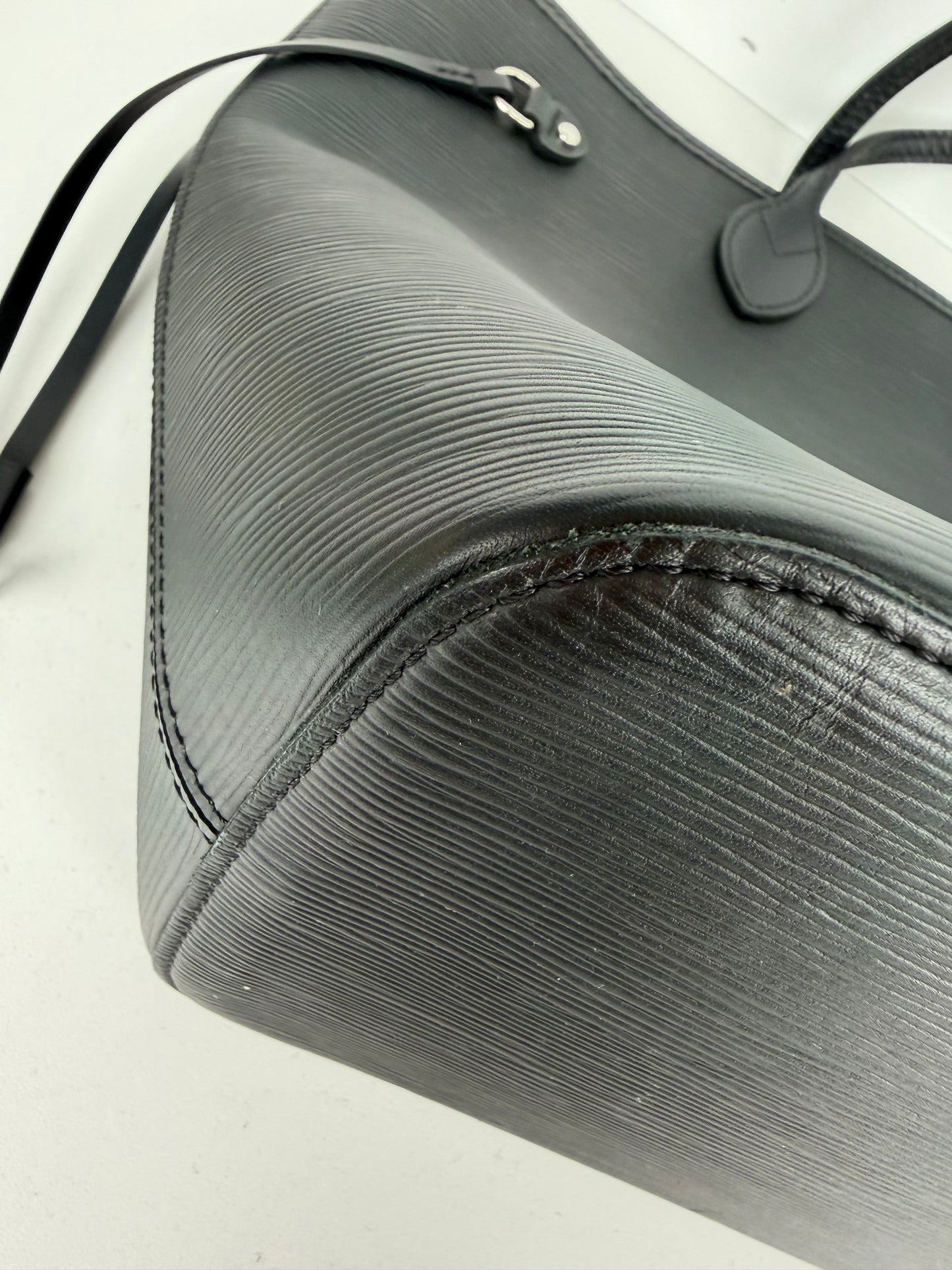 Louis Vuitton Neverfull MM Tote Bag in Black Epi Leather NFC YC-6