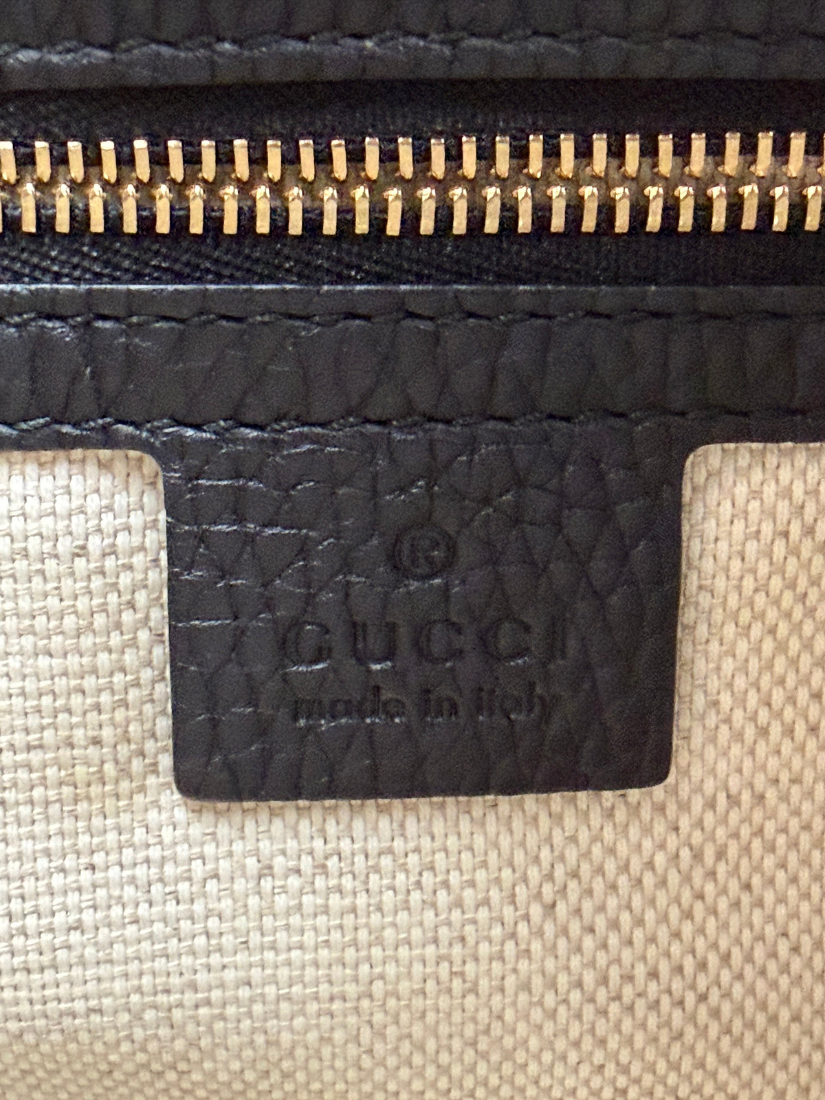 Gucci Medium Soho Chain Shoulder Bag in Black Pebbled Calfskin Leather YE-6