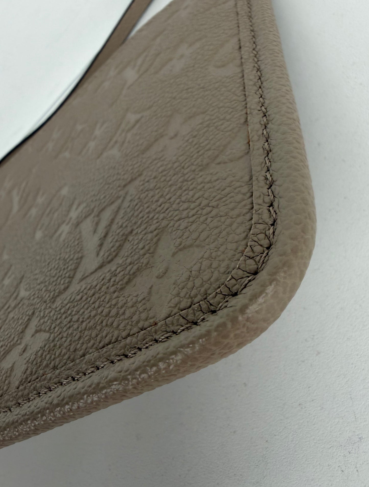 Louis Vuitton Melanie Pochette Bag in Tourterelle Empreinte Leather S-10