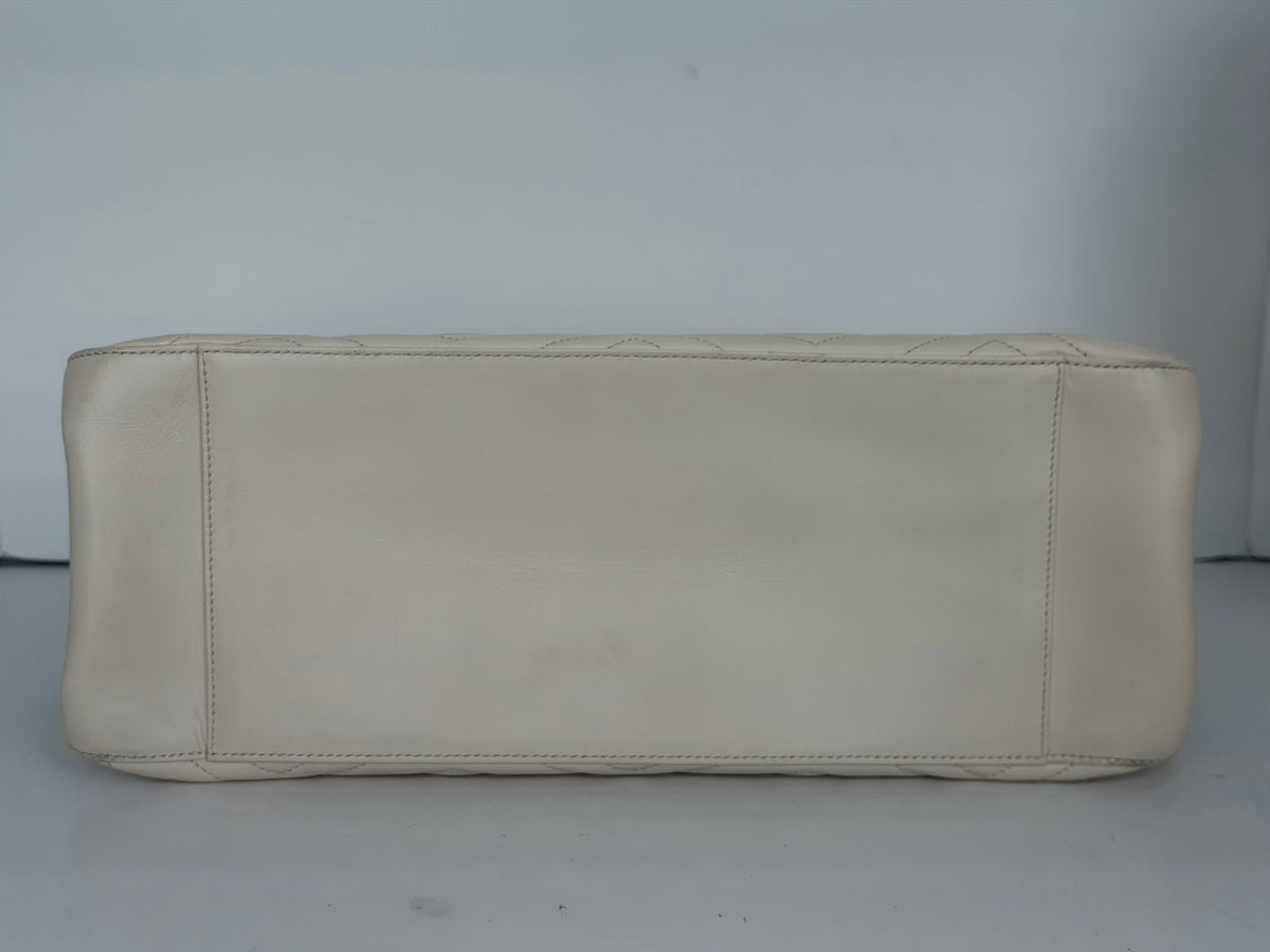 Gucci GG Marmont Chain Shoulder Bag in Beige Matelasse Leather YS18