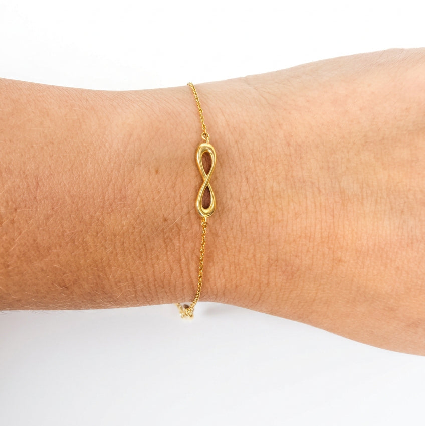 Tiffany & Co. Infinity Station Bracelet in Yellow Gold Y