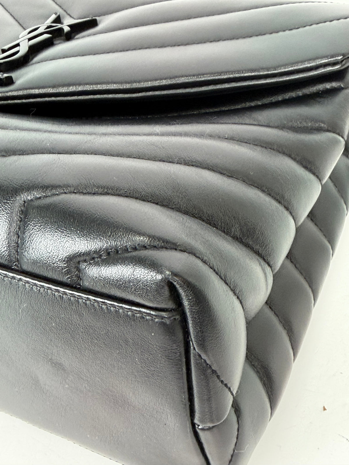 Saint Laurent Loulou Shoulder Bag Medium in Black Leather YD7