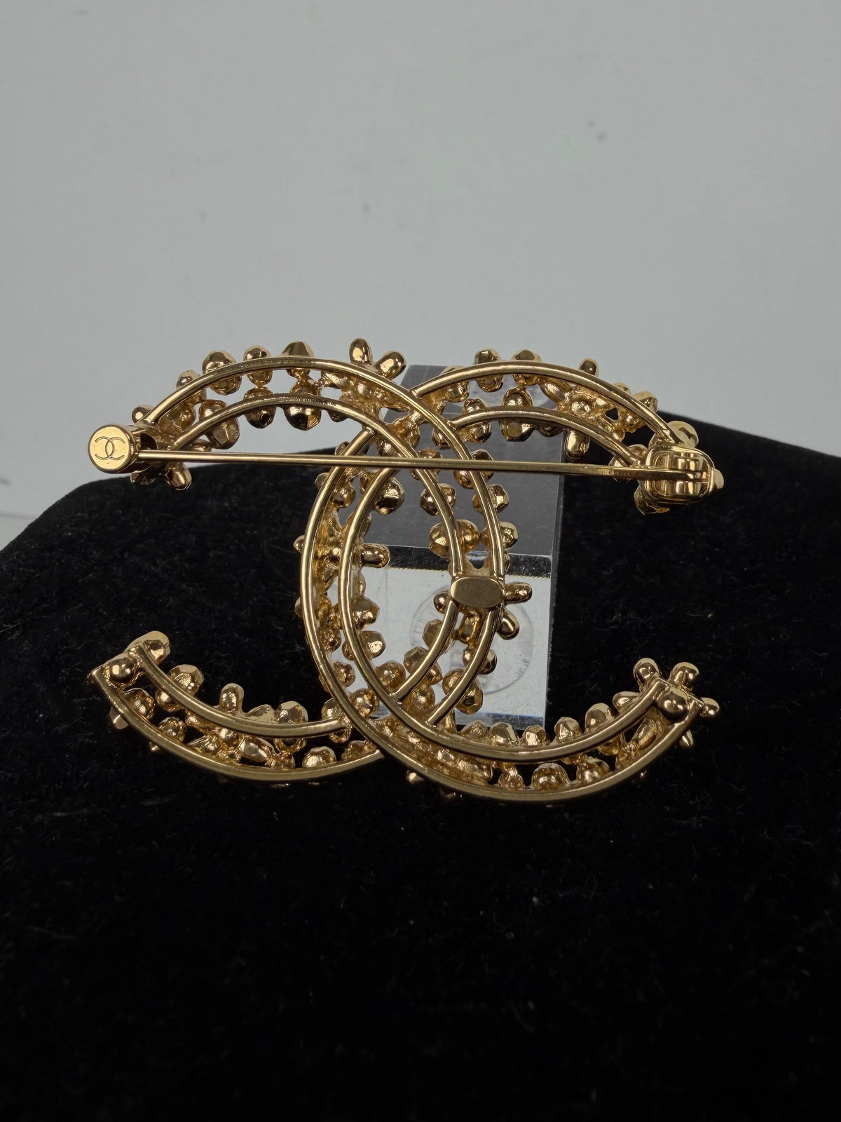 Chanel 2023 Strass CC Pin Brooch in Gold Color K1