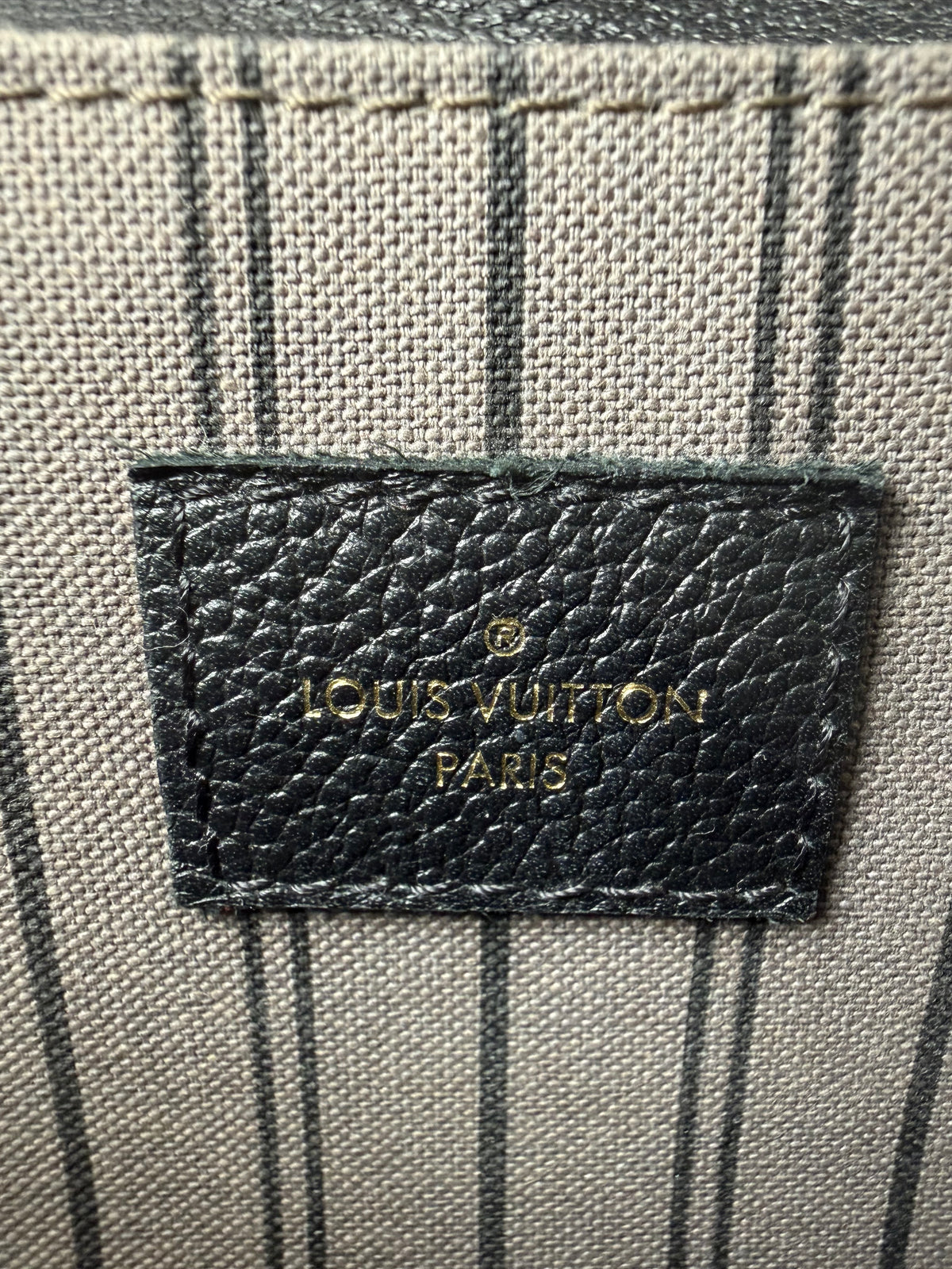 Louis Vuitton Pochette Metis Bag in Black Monogram Empreinte Leather NFC YE-5