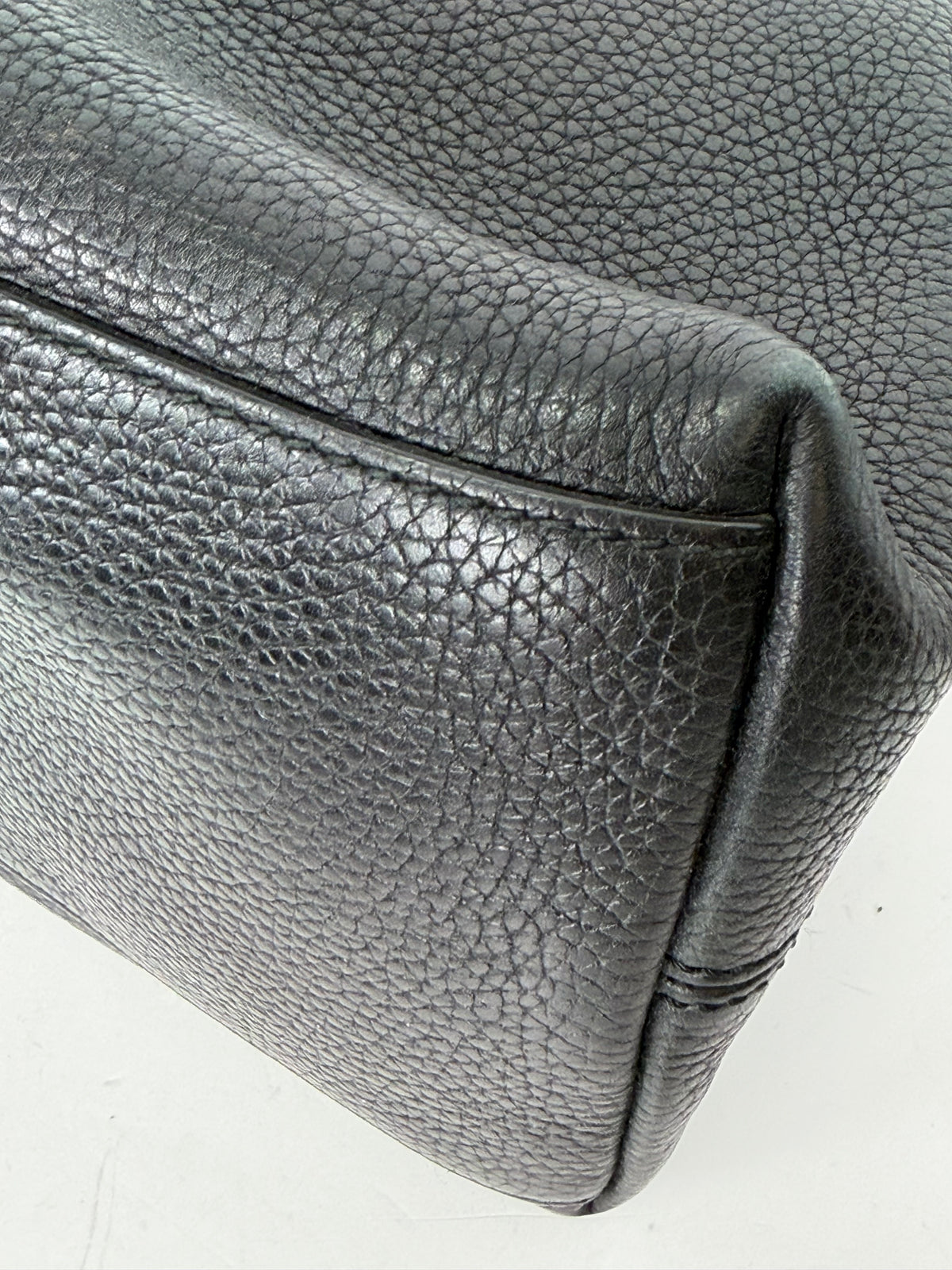 Gucci Medium Soho Chain Shoulder Bag in Black Pebbled Calfskin Leather YE-6