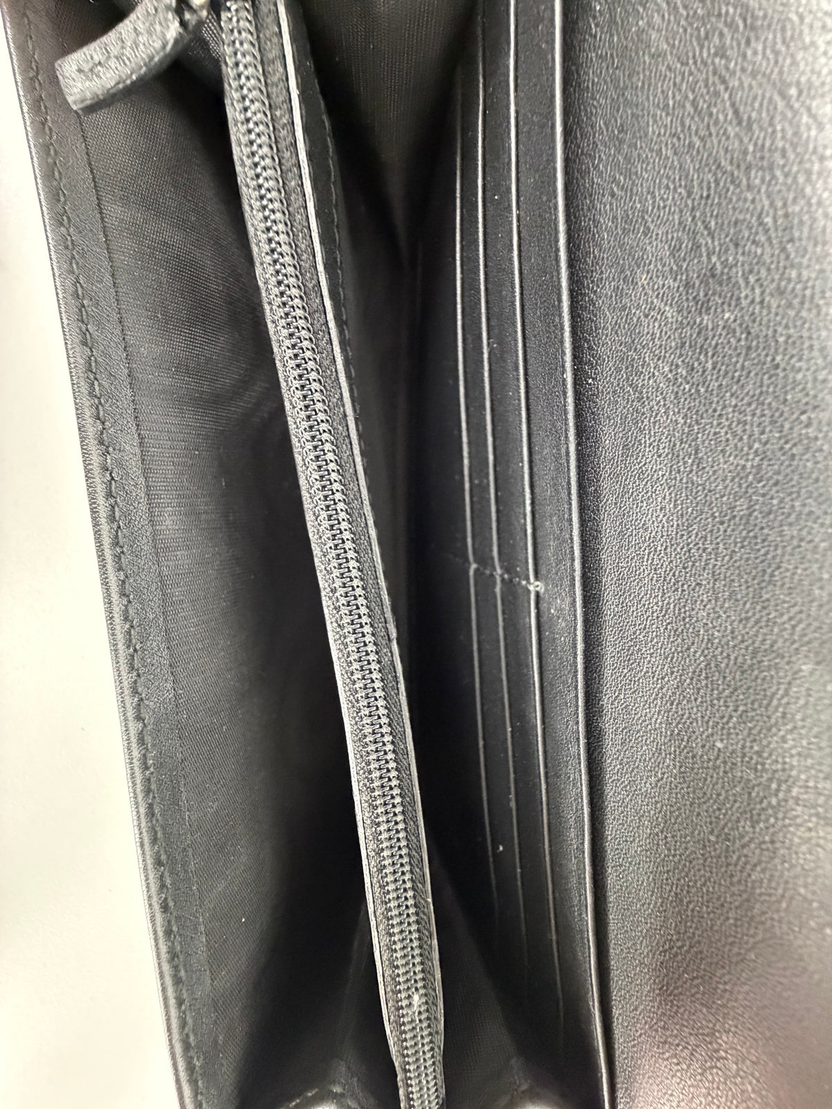 Gucci Microguccissima Continental Wallet in Black Leather K3