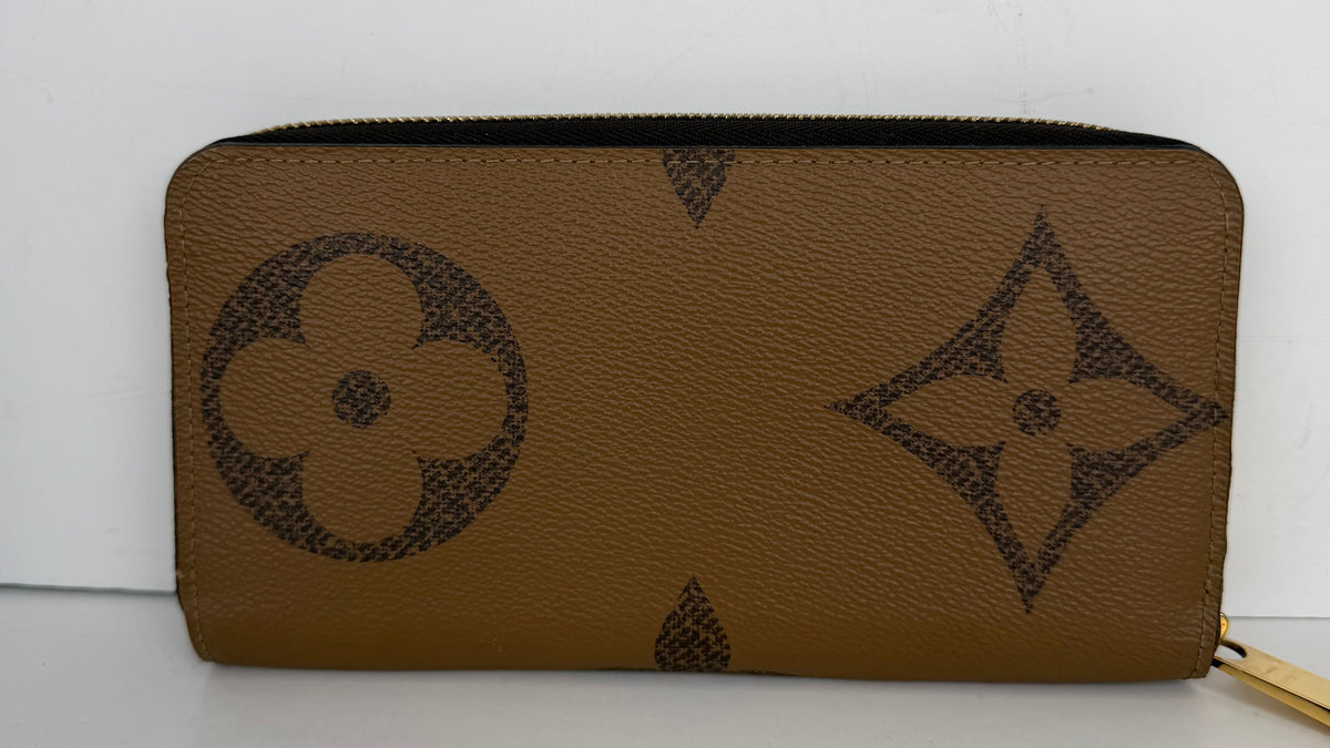 Louis Vuitton Monogram Giant Reverse Zippy Wallet in Brown Coated Canvas Y