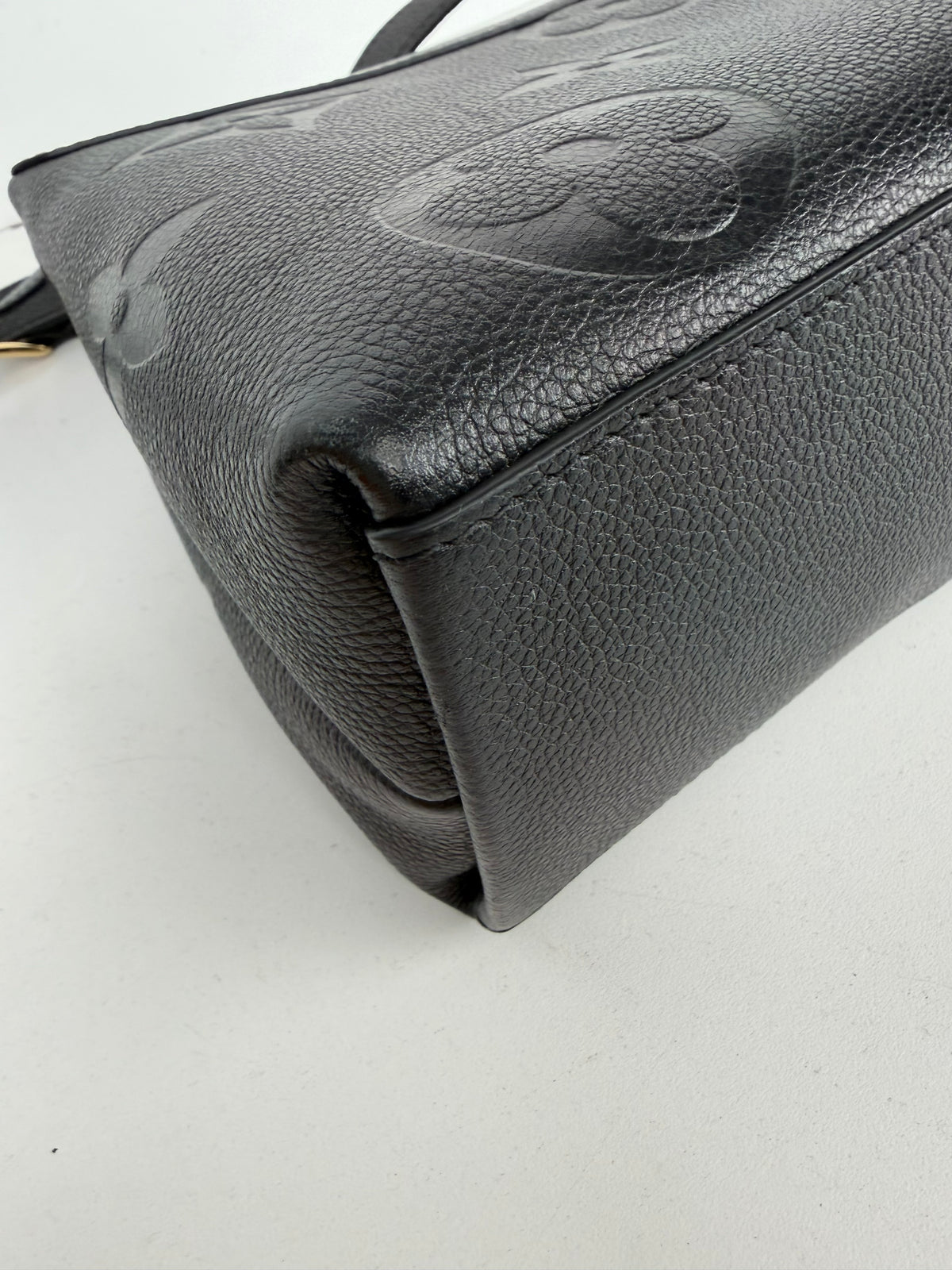 Louis Vuitton Madeleine MM Handbag LV Monogram in Black Empreinte Leather NFC YS2