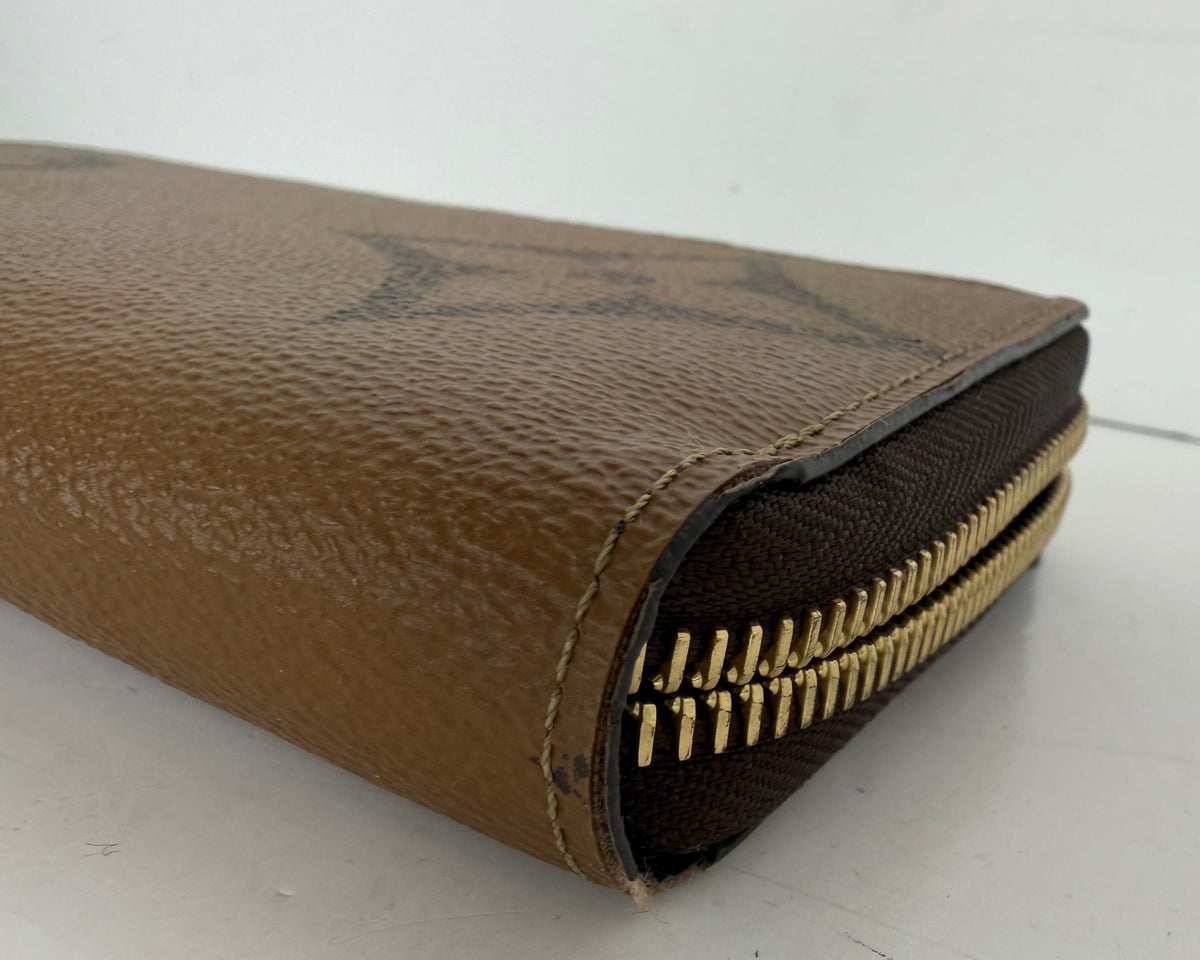 Louis Vuitton Monogram Giant Reverse Zippy Wallet in Brown Coated Canvas Y
