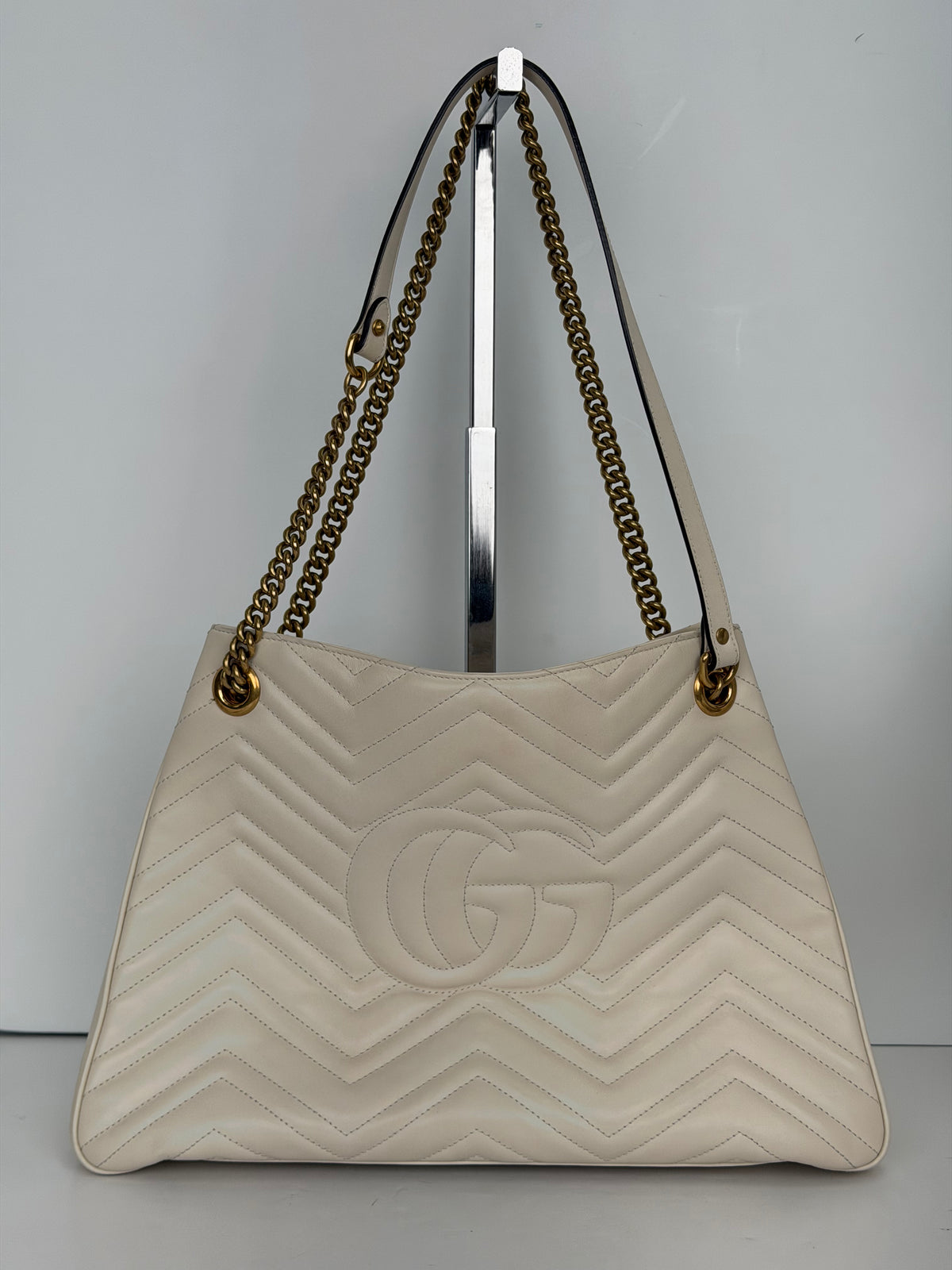 Gucci GG Marmont Chain Shoulder Bag in Beige Matelasse Leather YS18
