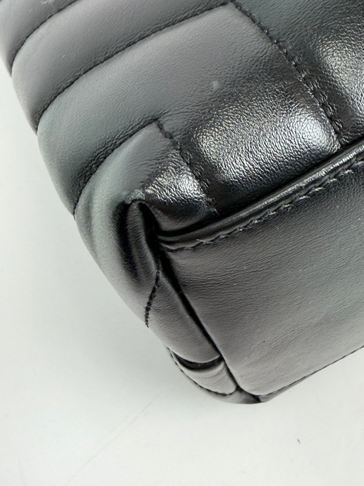 Saint Laurent Loulou Shoulder Bag Medium in Black Leather YD7