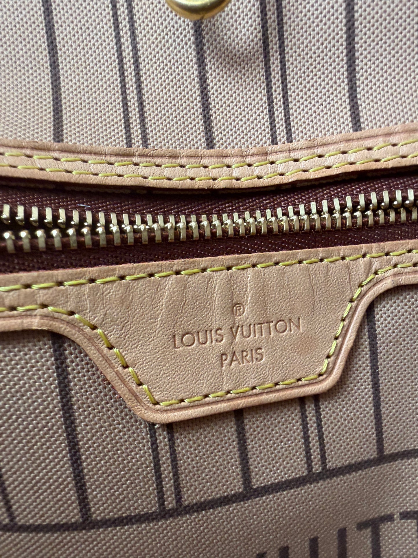Louis Vuitton Monogram Neverfull MM Tote Bag in LV Monogram Canvas NFC S