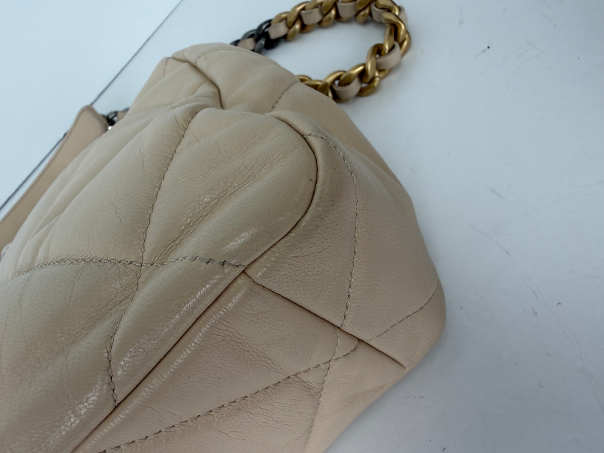 Chanel 19 Flap Bag in Beige Leather 2020 YF4