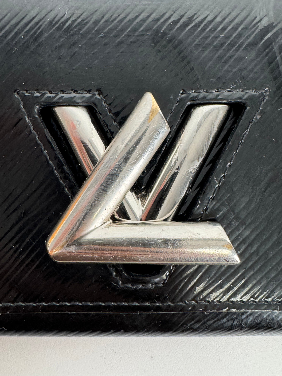 Louis Vuitton Twist Long Wallet in Black Epi Leather LV Twist-Lock Closure 2015 K3