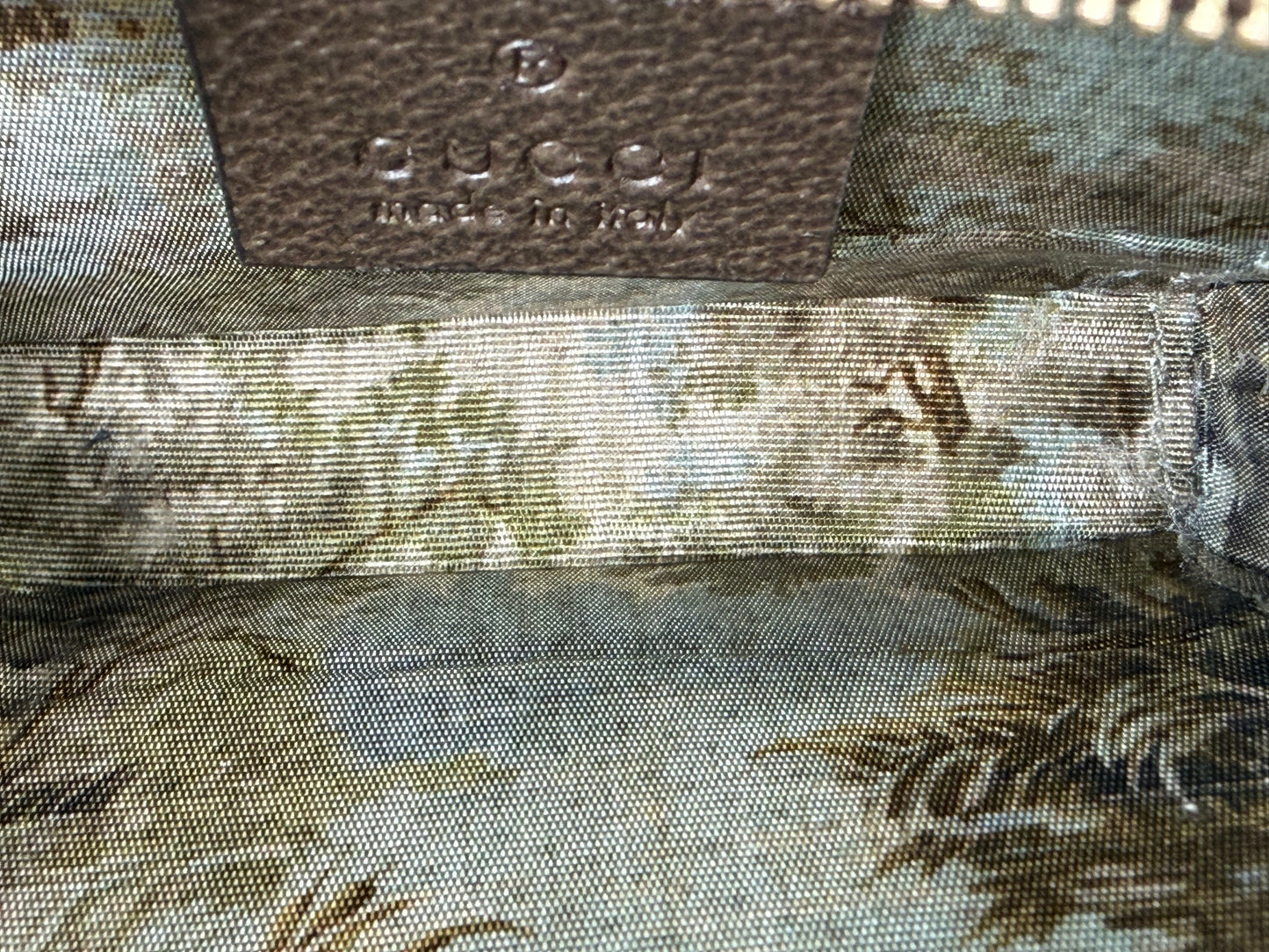 Gucci Card Set with Double G in GG Supreme YK2