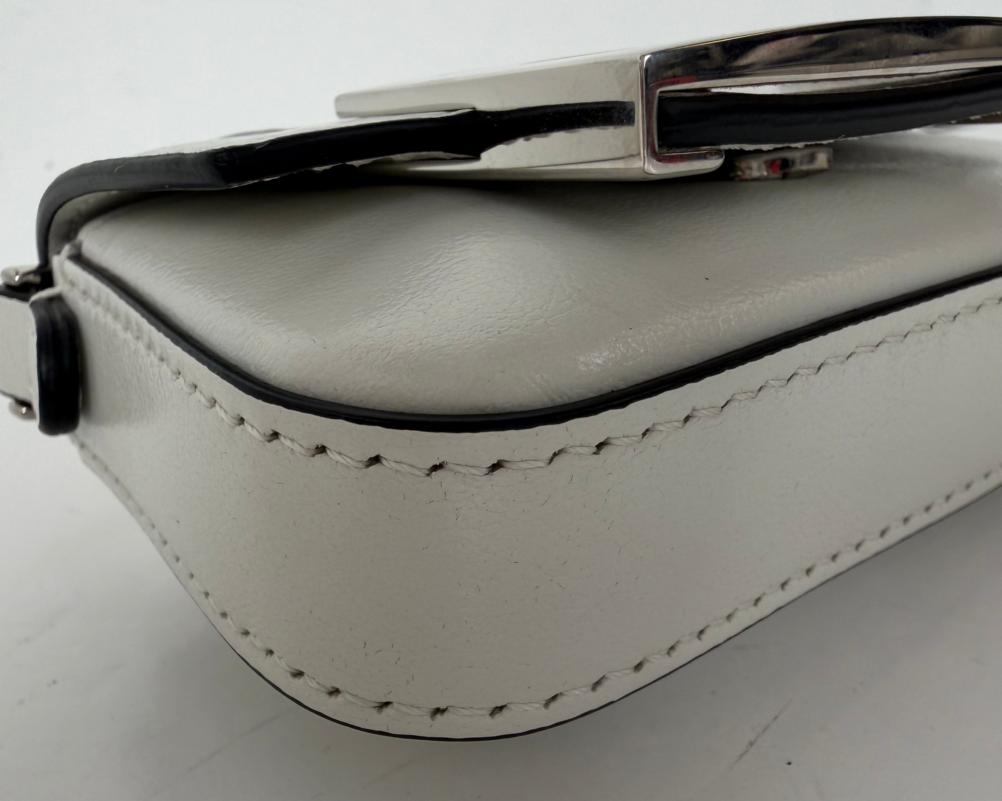 Fendi by Marc Jacobs Nano Baguette Mini-Bag in White Leather Y