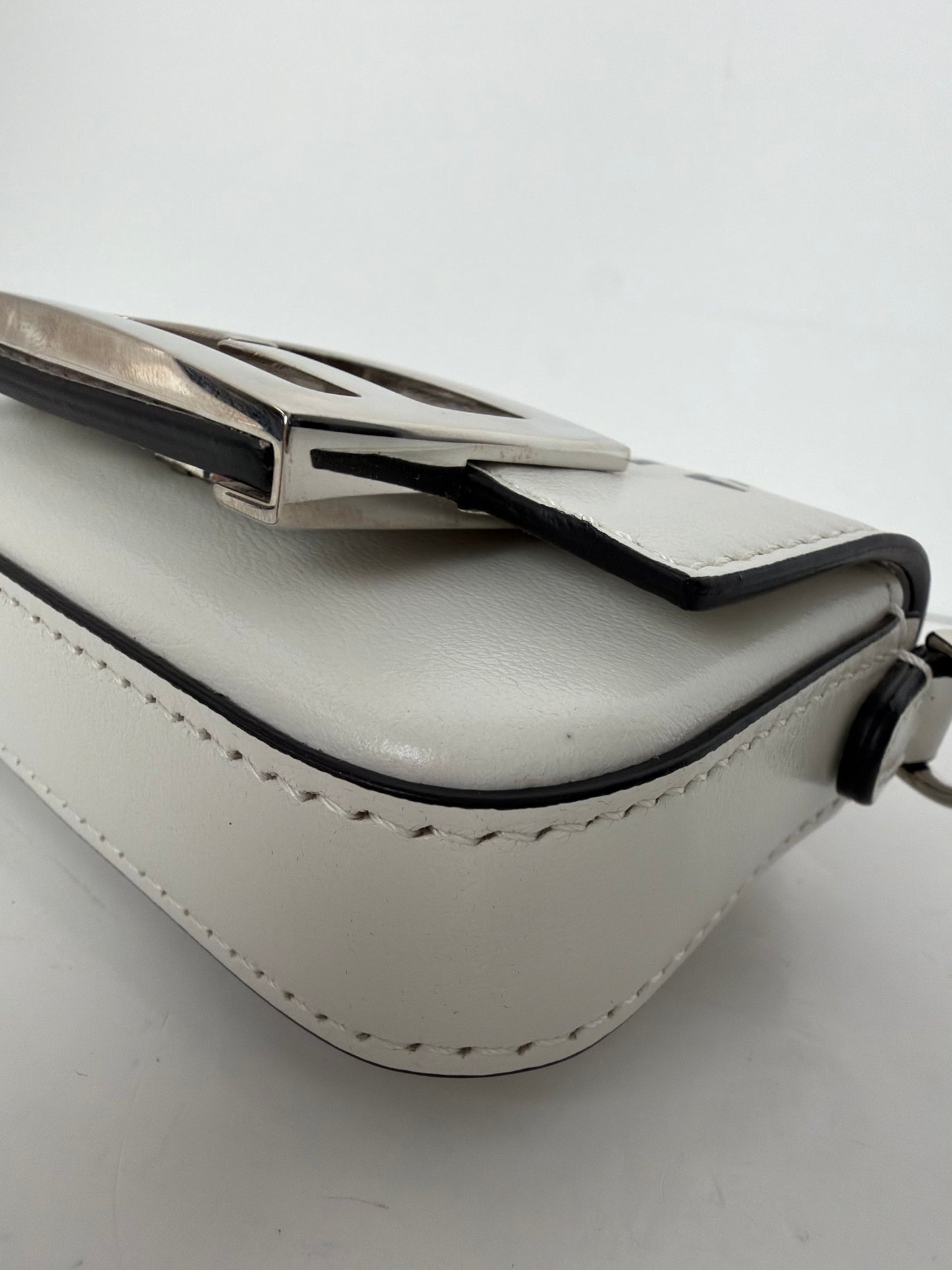 Fendi by Marc Jacobs Nano Baguette Mini-Bag in White Leather Y