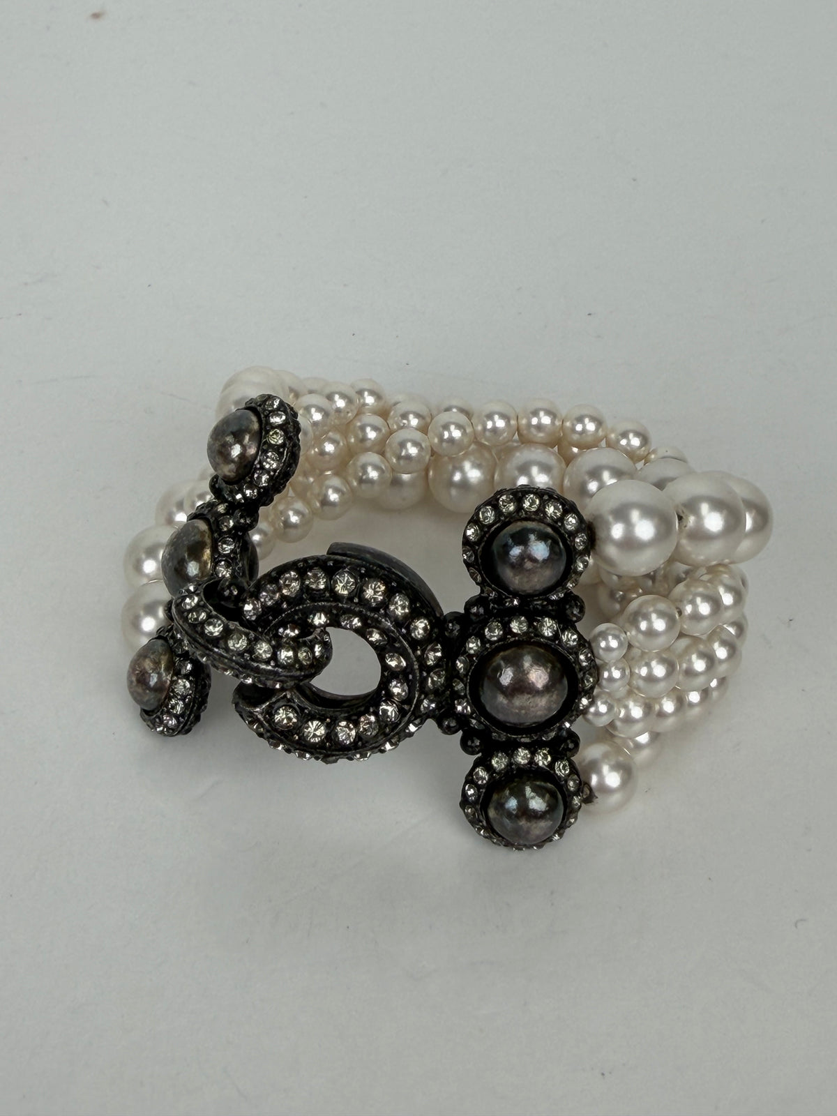 Lanvin Bracelet with Pearls & Crystal Details YK4