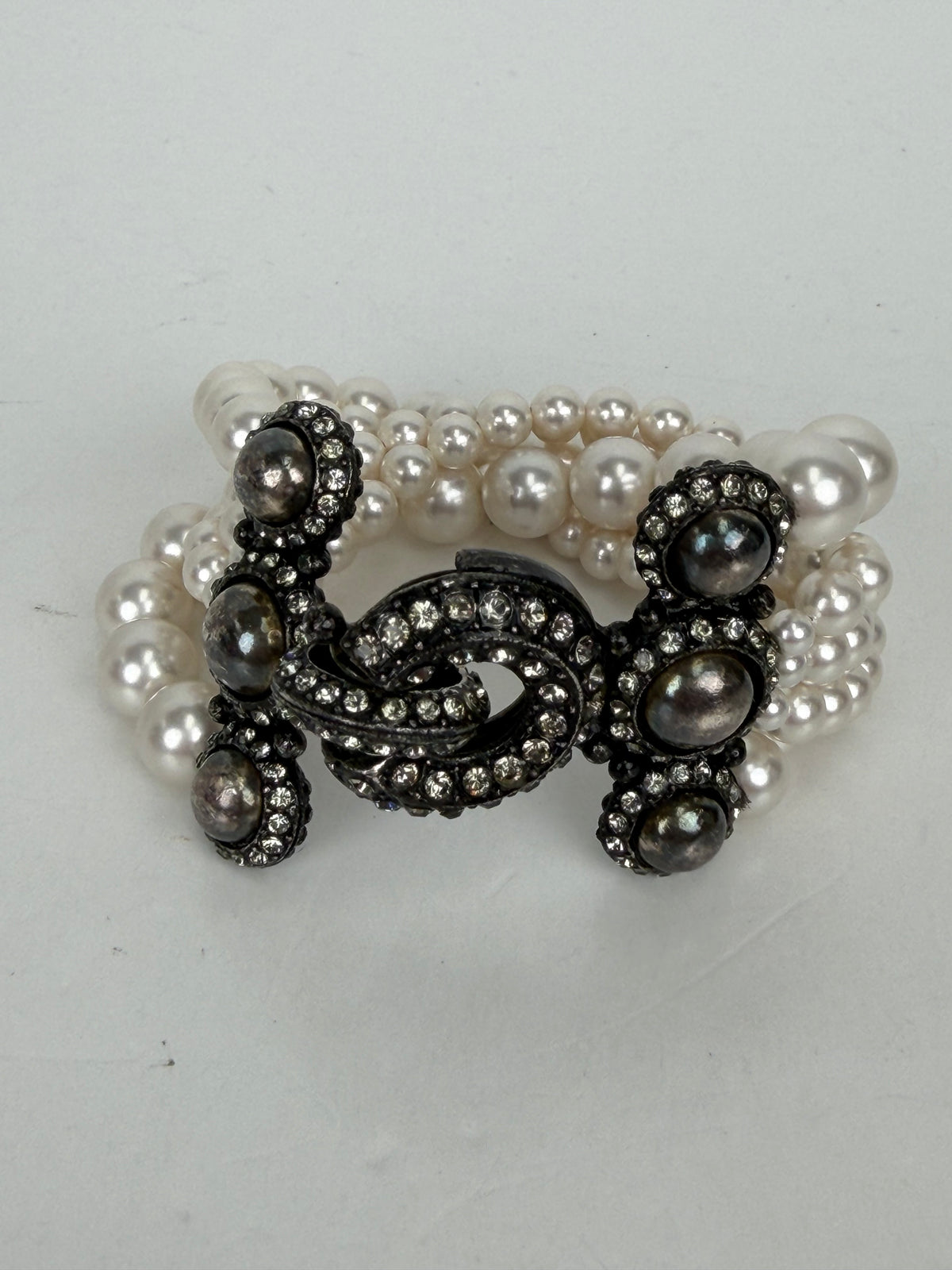 Lanvin Bracelet with Pearls & Crystal Details YK4