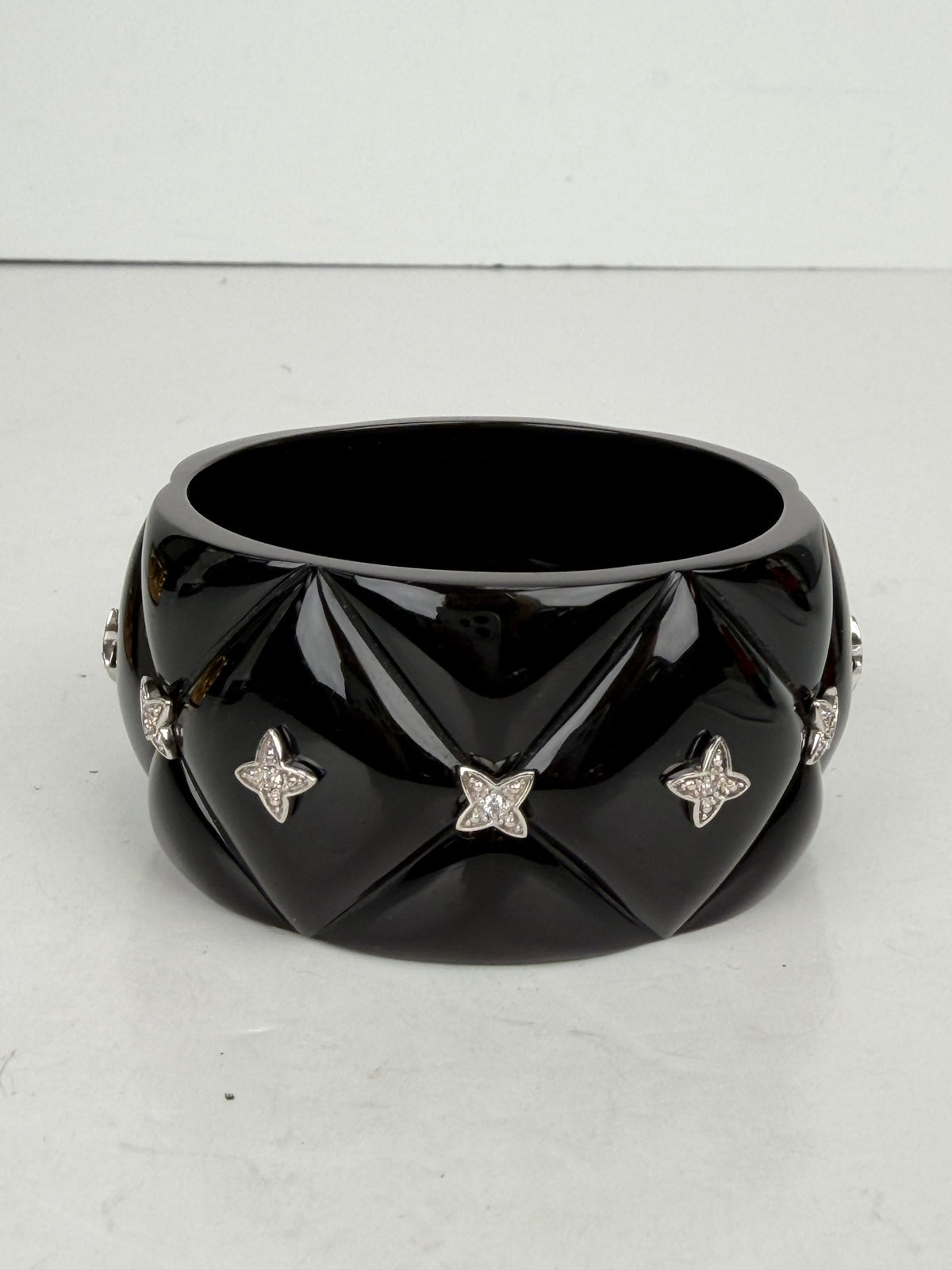 Mirim Bangle Bracelet in Black Quilted Resin & 925 Sterling Silver Flower Detail YK4
