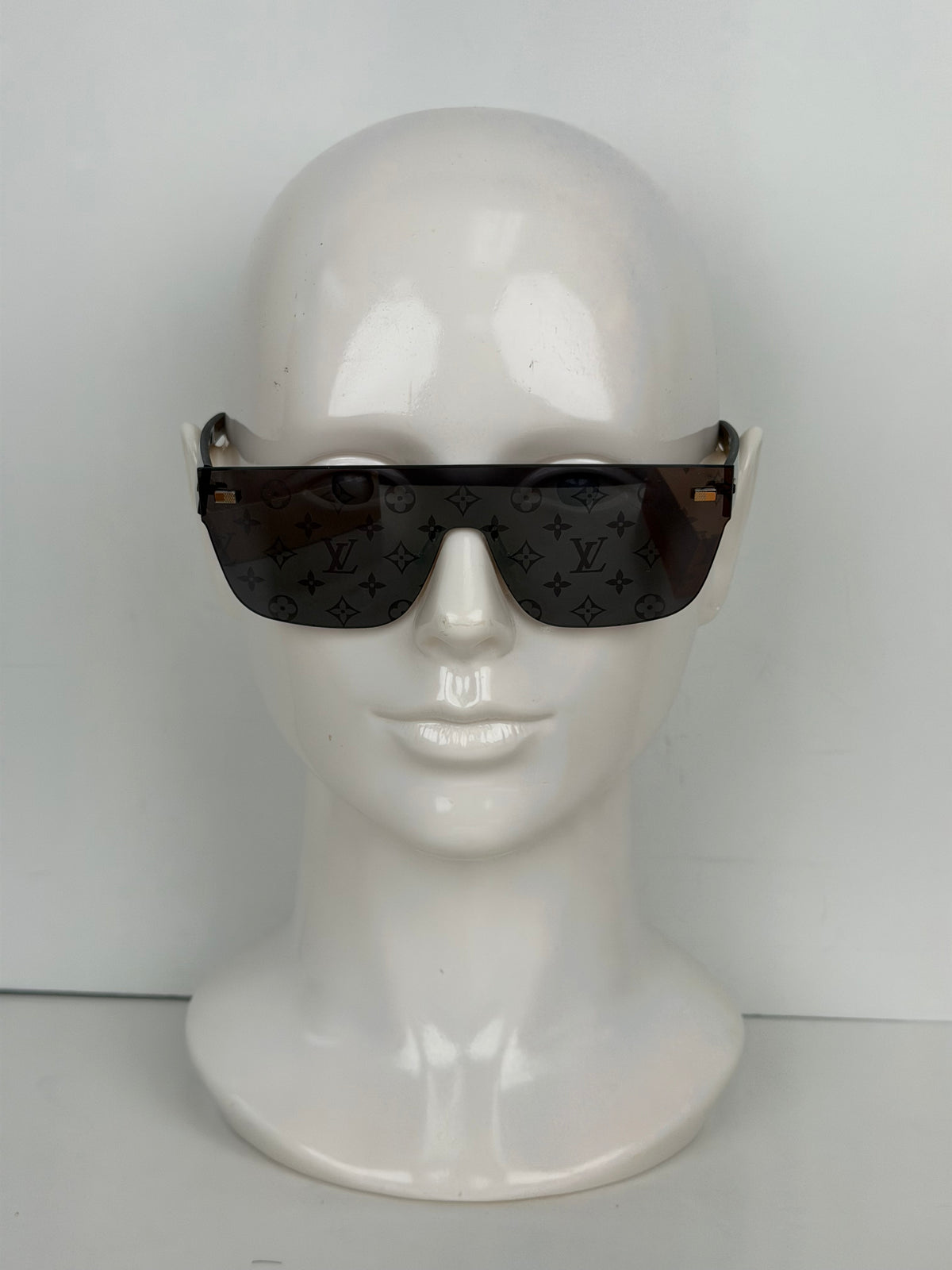 Louis Vuitton Waimea Sunglasses in Black/Grey Monogram Lenses YK4